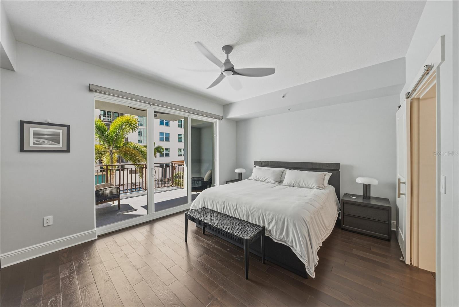 Listing photo id 16 for 1227 Madison Street 504