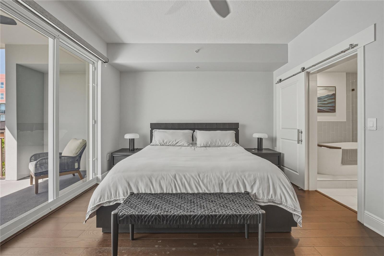 Listing photo id 17 for 1227 Madison Street 504