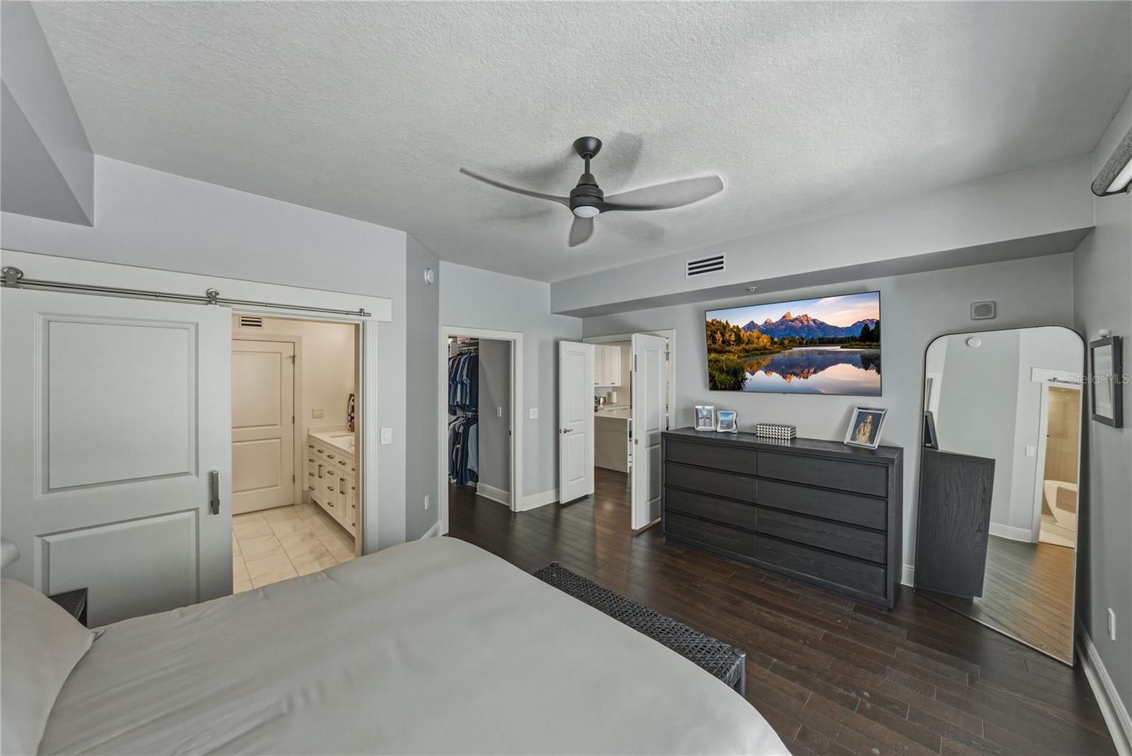 Listing photo id 20 for 1227 Madison Street 504