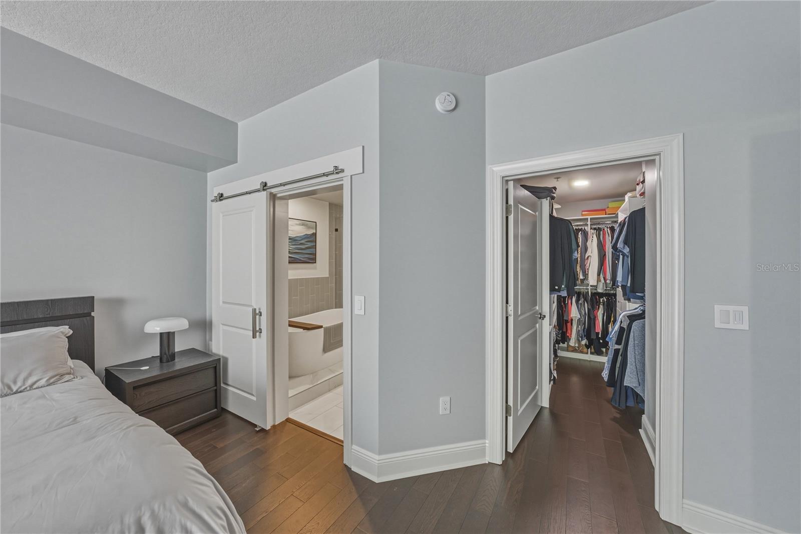 Listing photo id 21 for 1227 Madison Street 504