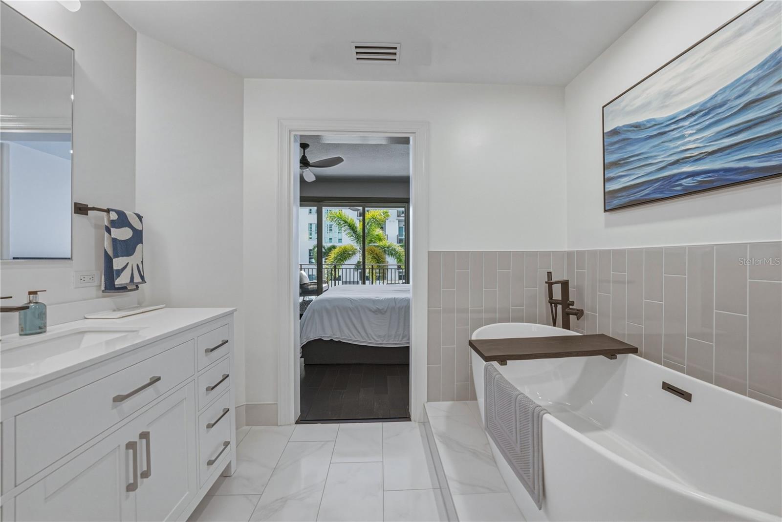 Listing photo id 26 for 1227 Madison Street 504