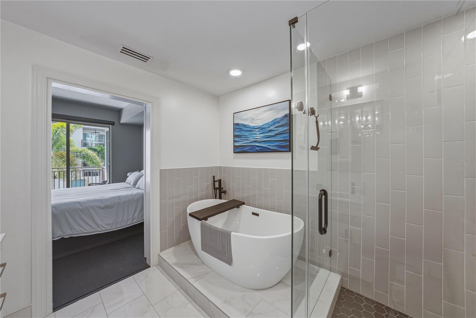Listing photo id 27 for 1227 Madison Street 504