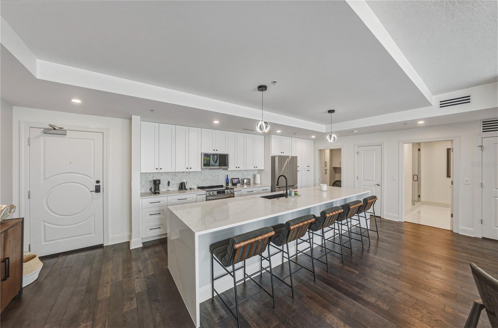 Listing photo id 1 for 1227 Madison Street 504