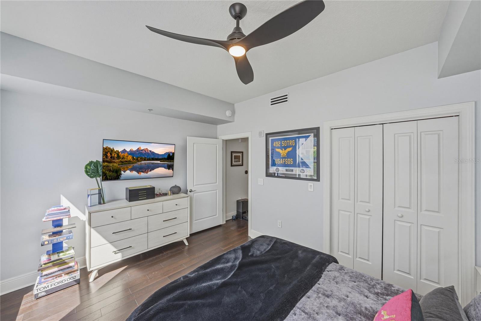 Listing photo id 32 for 1227 Madison Street 504