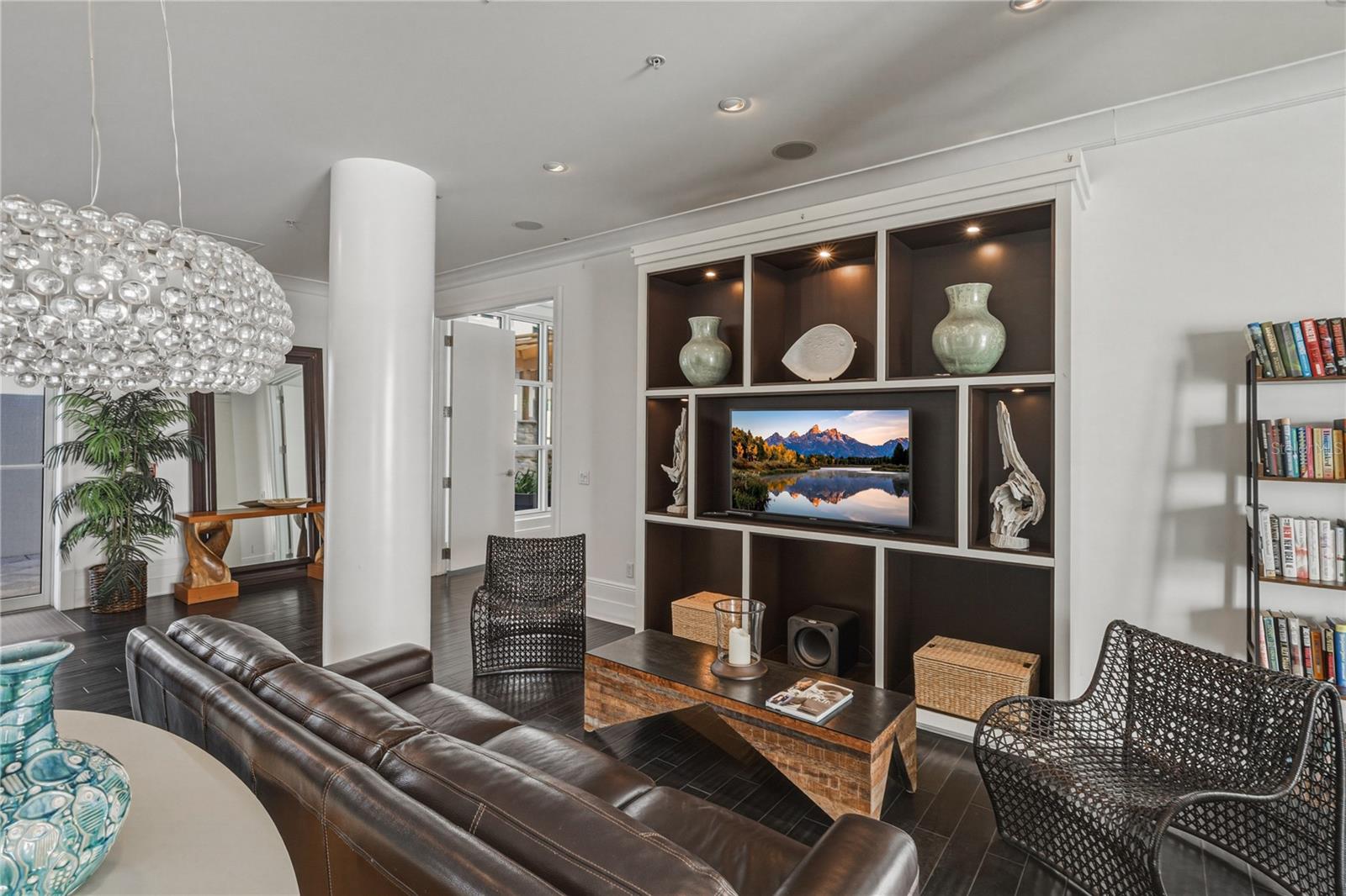 Listing photo id 38 for 1227 Madison Street 504