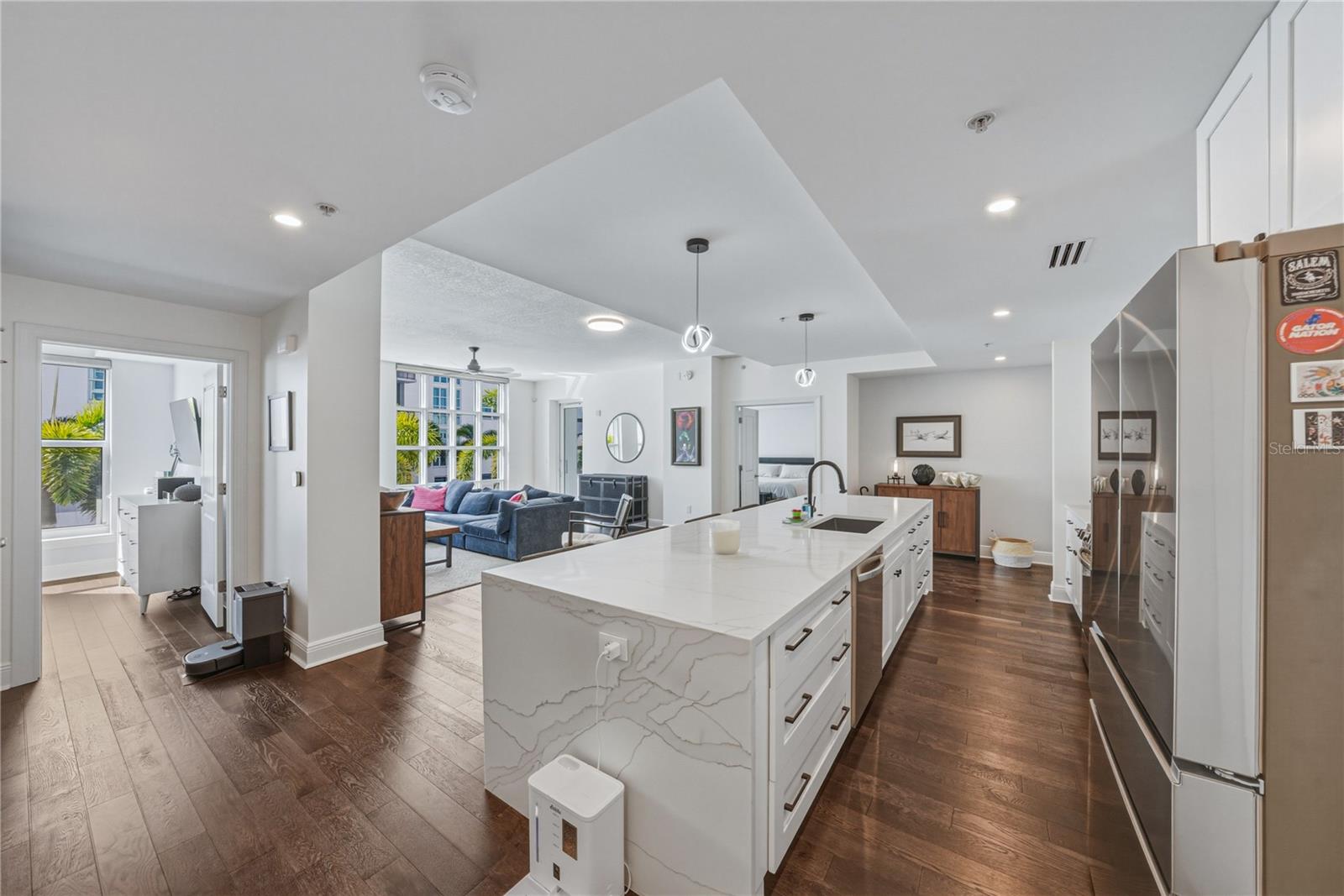 Listing photo id 4 for 1227 Madison Street 504