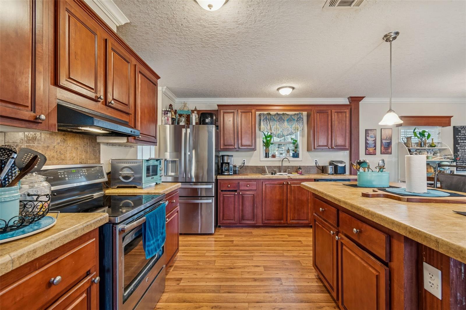 Image 18 of 57 For 27435 Holiday Drive