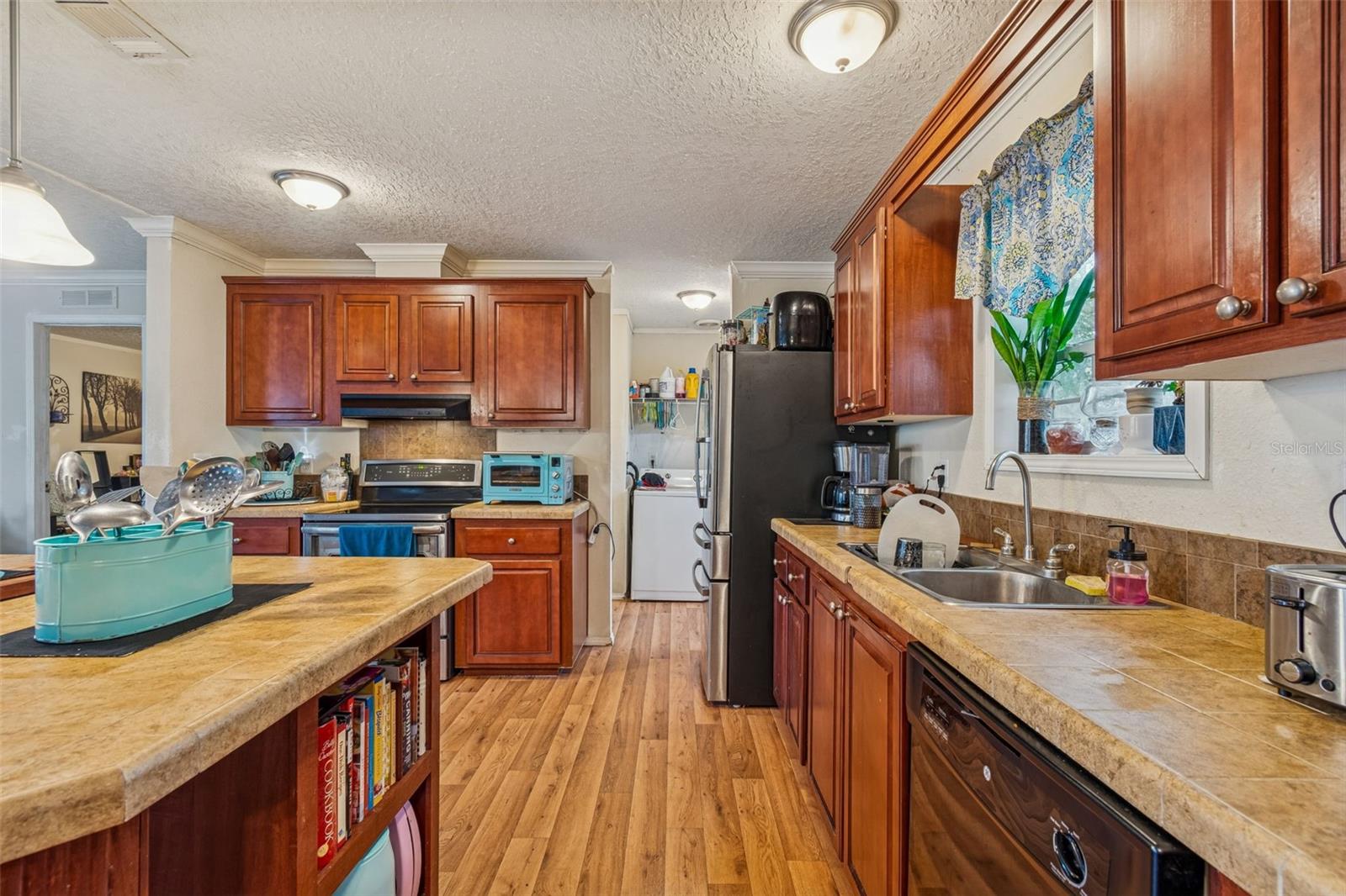 Image 22 of 57 For 27435 Holiday Drive