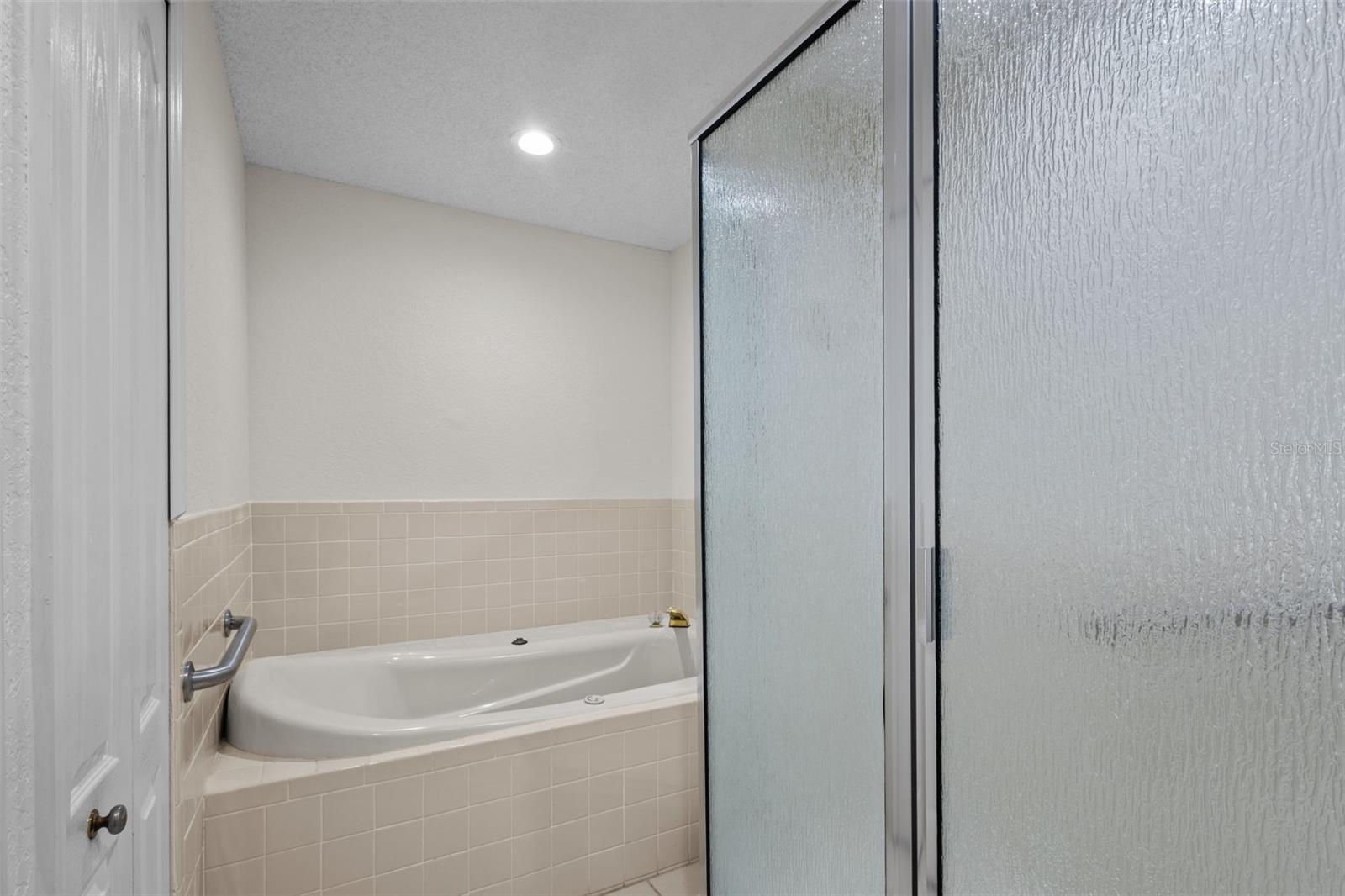 Image 17 of 34 For 2014 Golfview Drive 2014