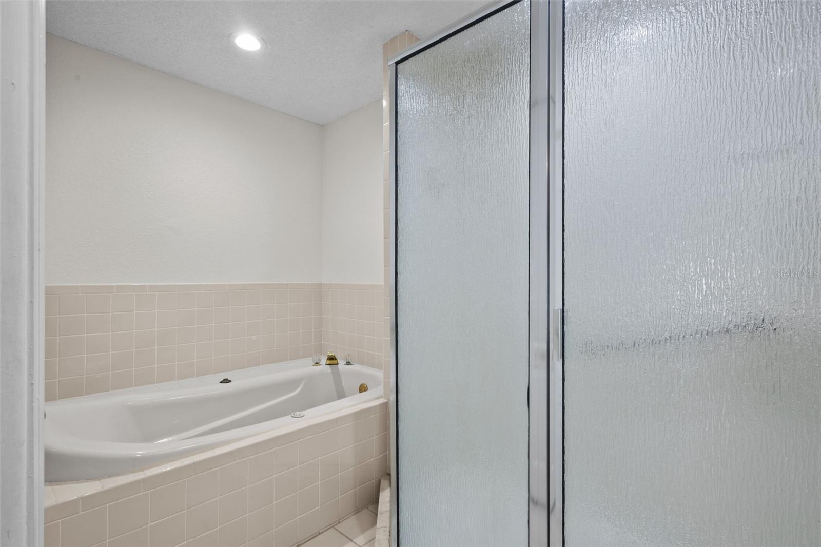 Image 18 of 34 For 2014 Golfview Drive 2014