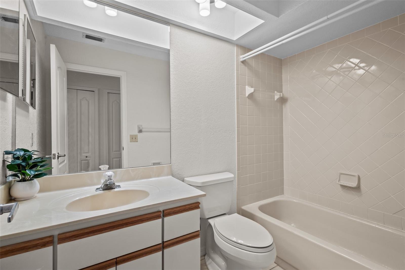 Image 22 of 34 For 2014 Golfview Drive 2014