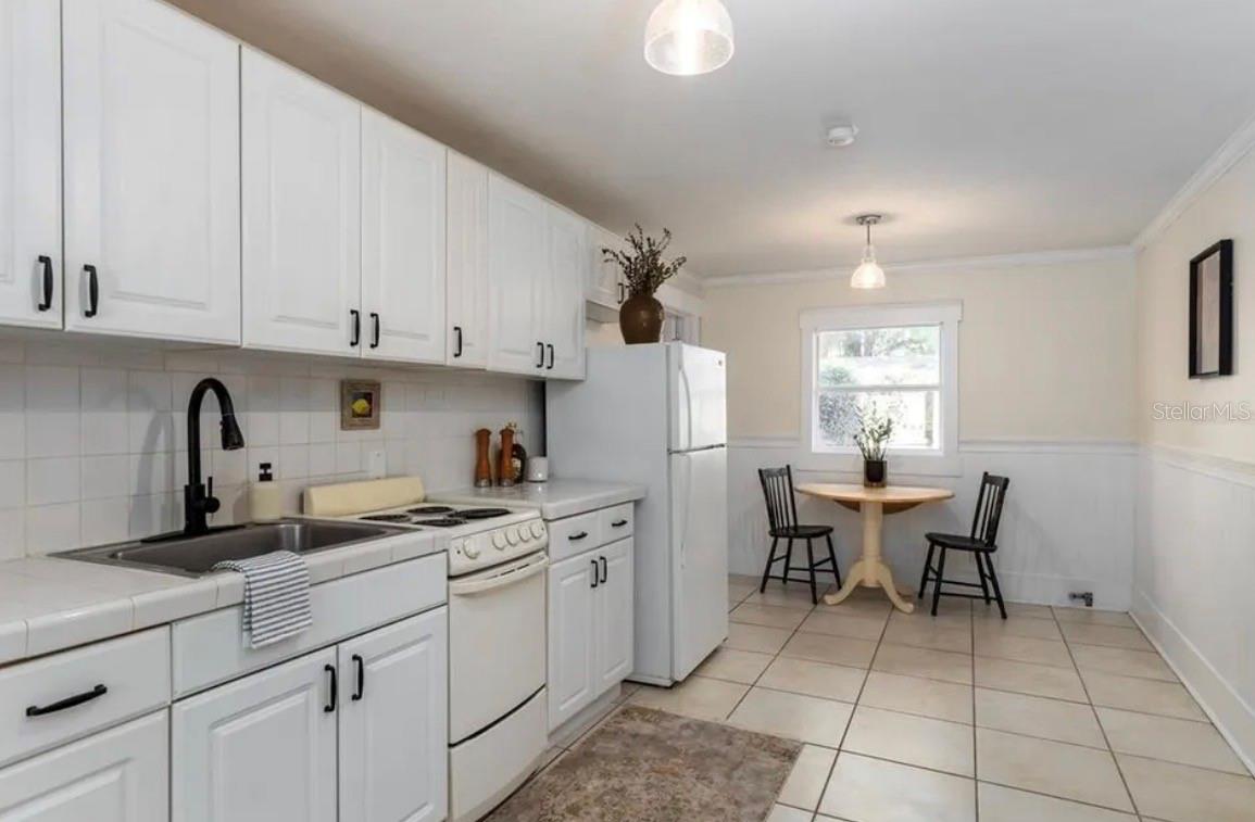 Listing photo id 11 for 236 North Street