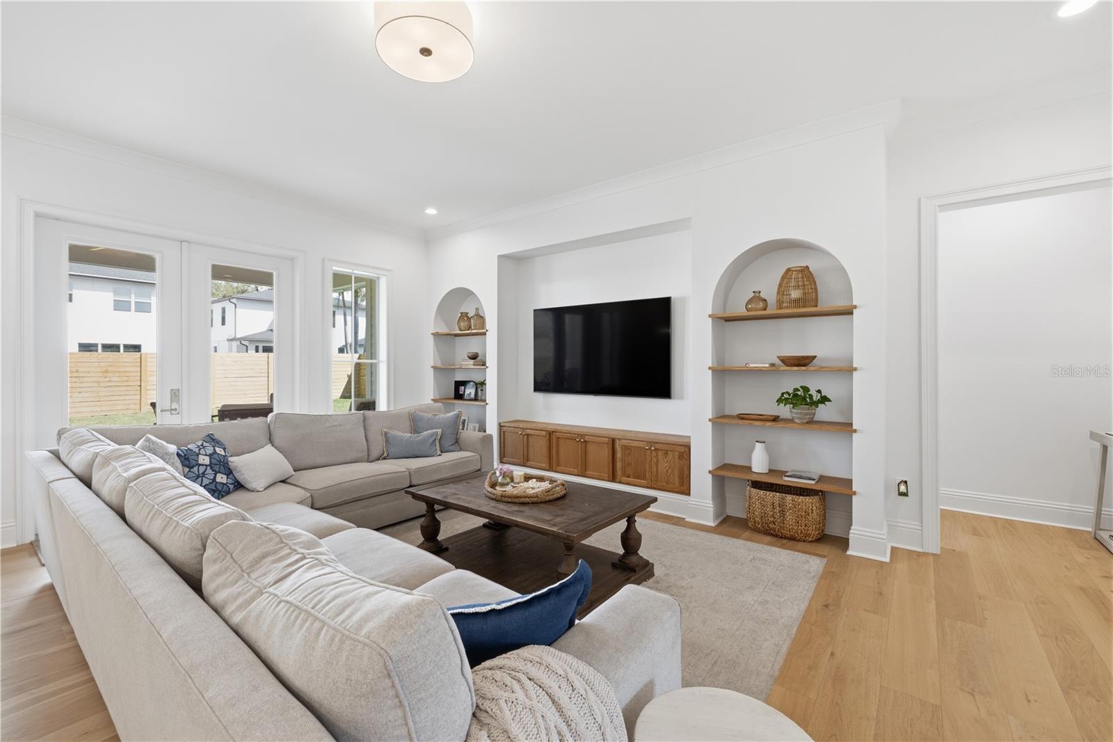 Image 10 of 65 For 807 West Street