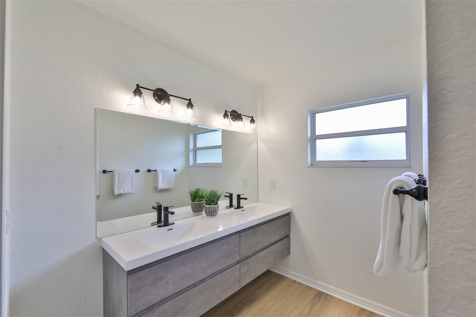 Image 18 of 31 For 6145 1st Avenue N