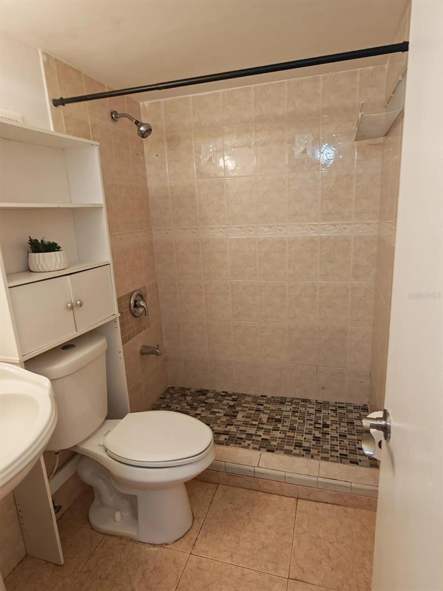 Image 24 of 25 For 5820 Church Avenue 112