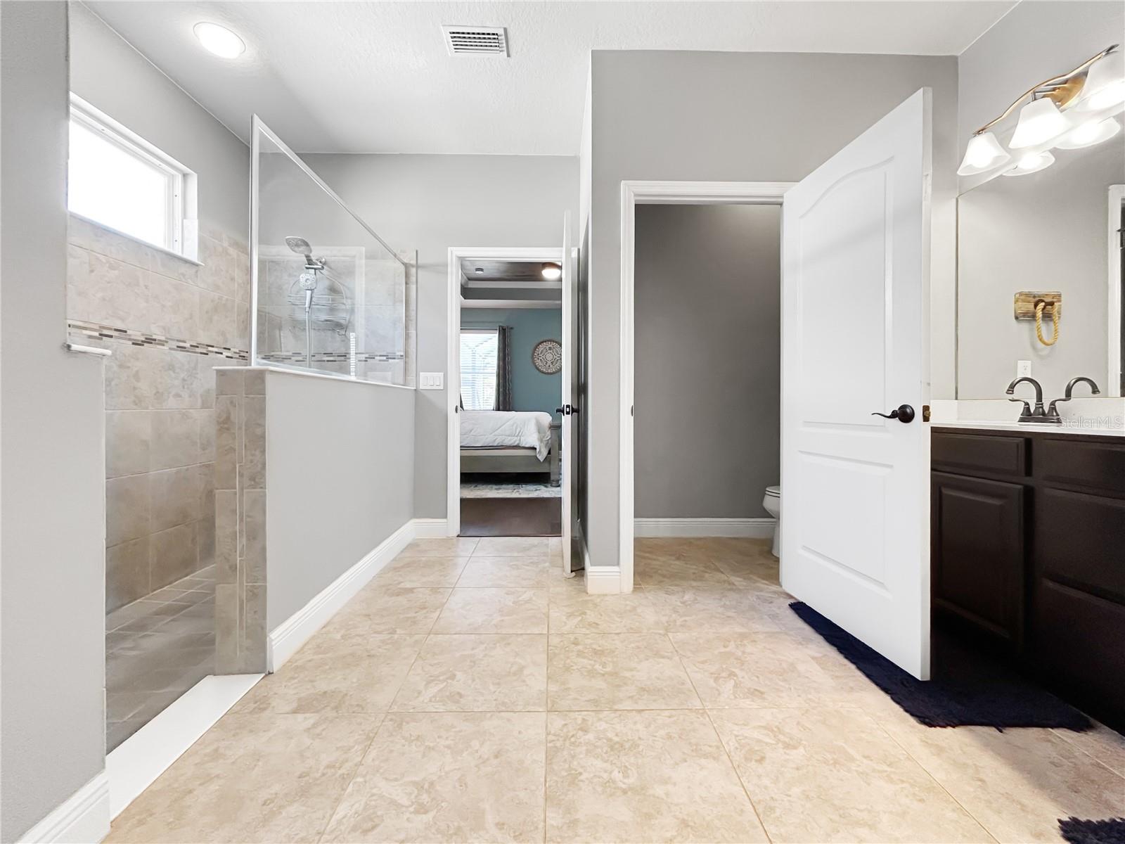 Image 26 of 45 For 11622 Lake Lucaya Drive