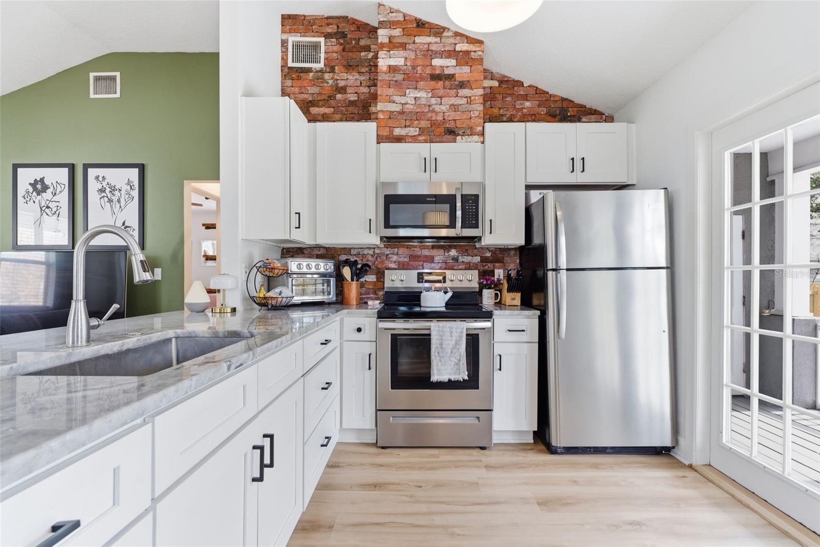 Image 11 of 46 For 110 Cayuga Street