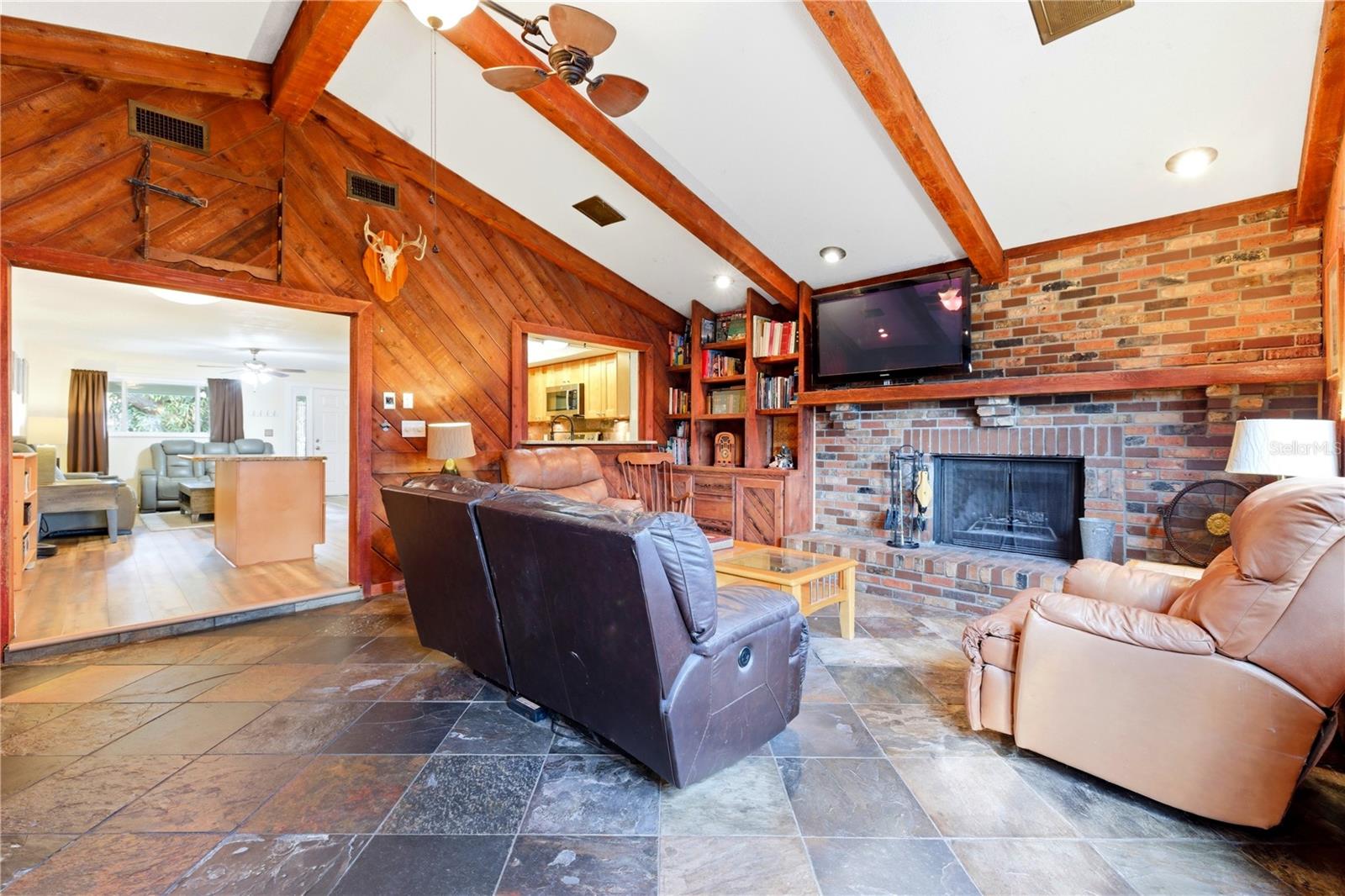 Image 12 of 37 For 10776 124th Avenue N