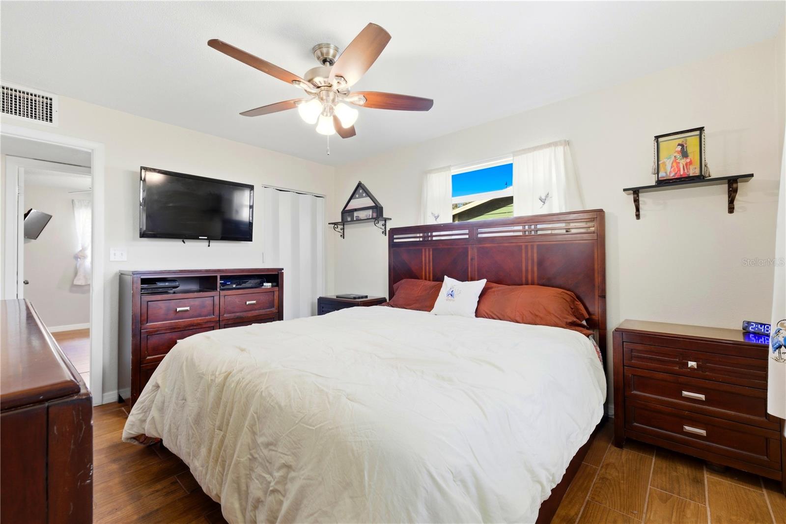 Image 17 of 37 For 10776 124th Avenue N