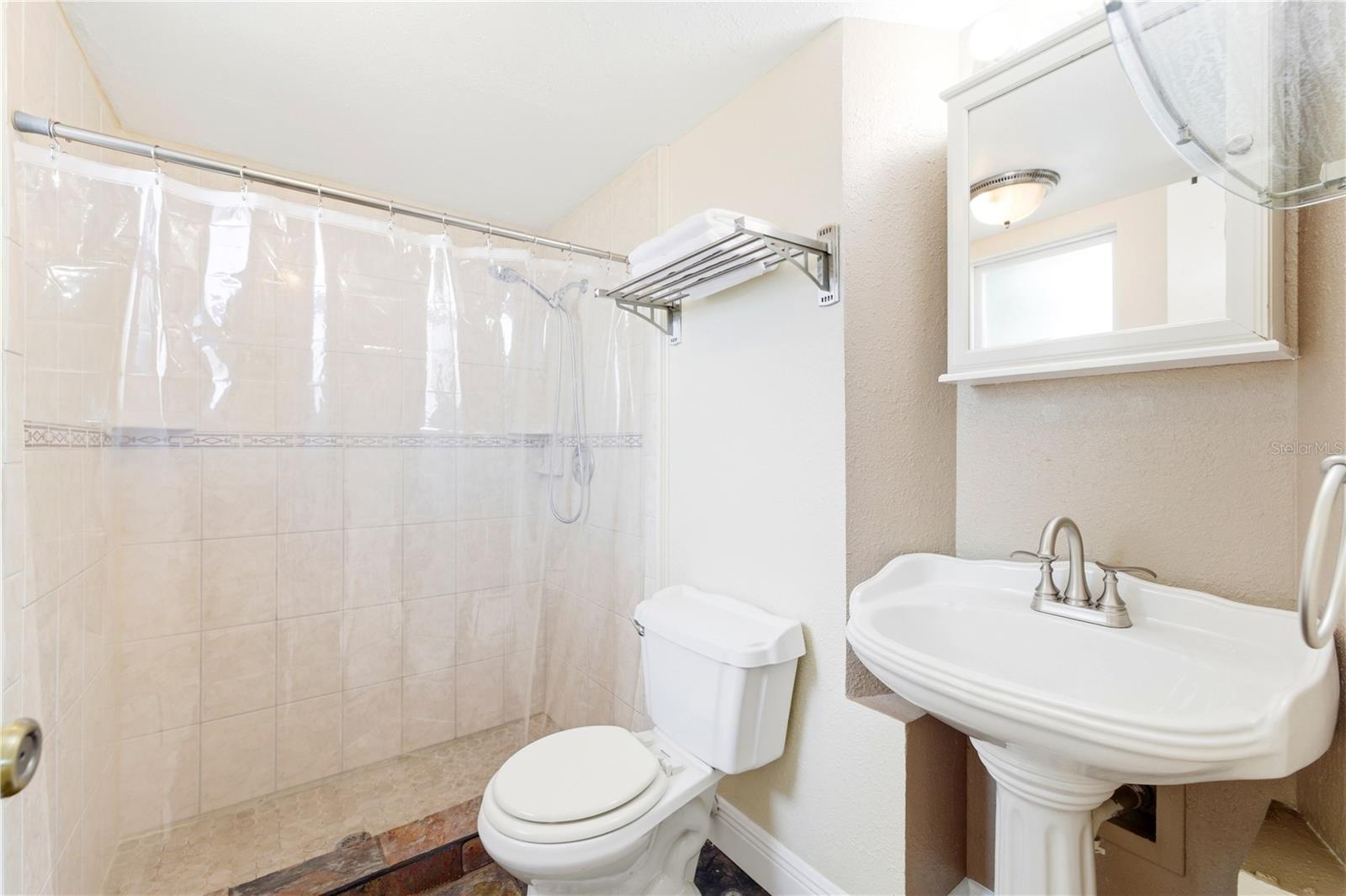 Image 18 of 37 For 10776 124th Avenue N