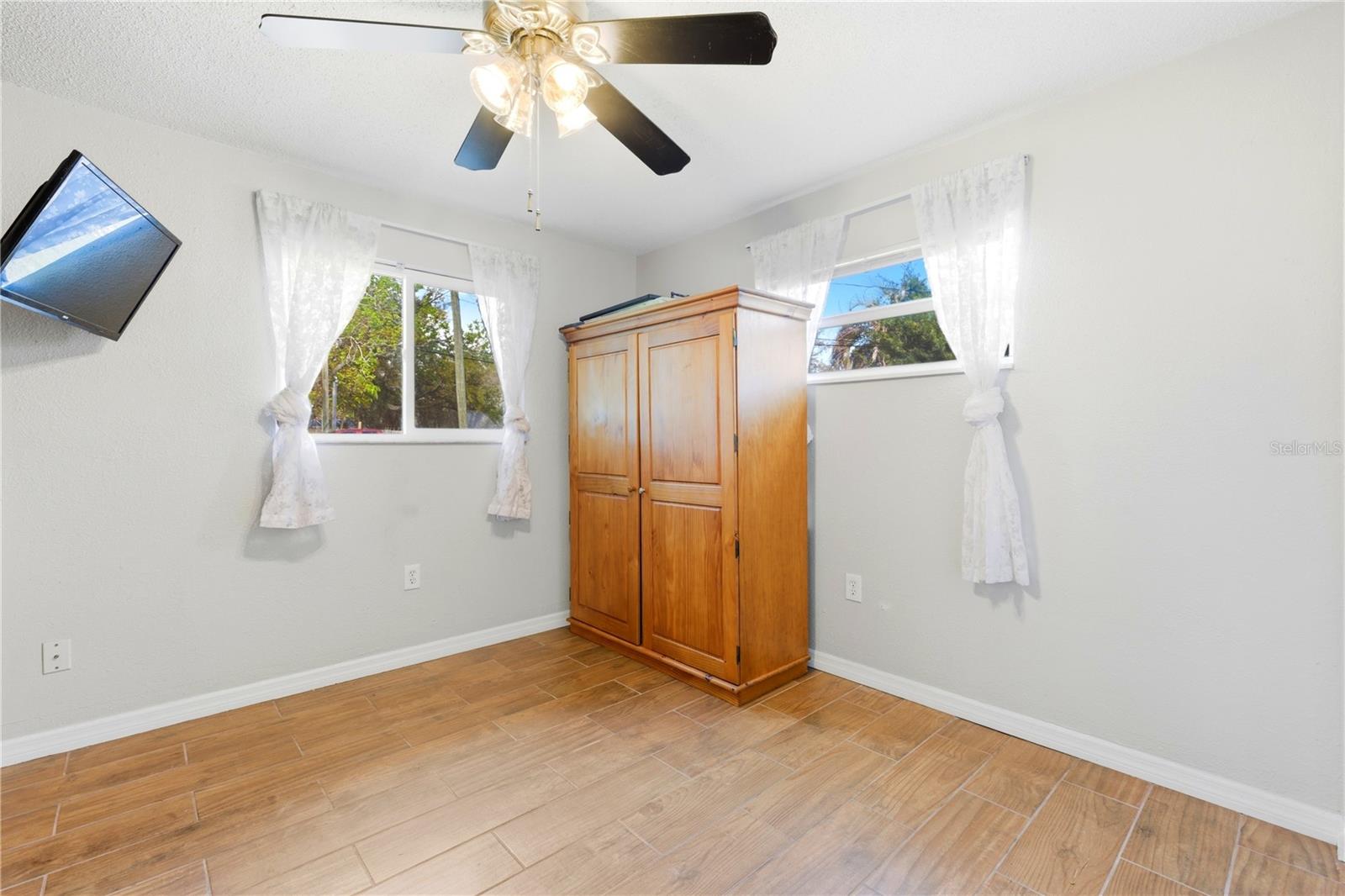 Image 23 of 37 For 10776 124th Avenue N