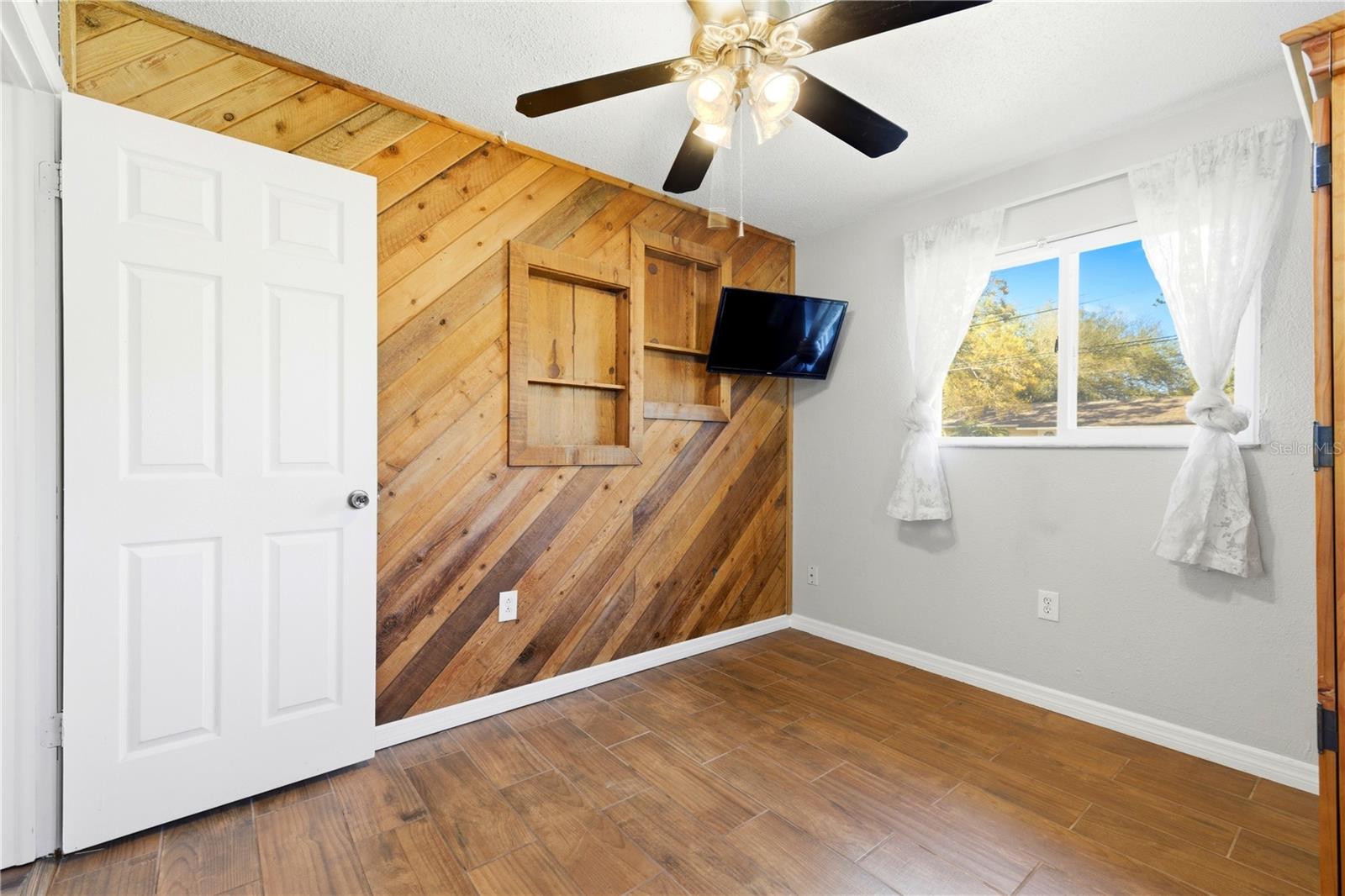 Image 24 of 37 For 10776 124th Avenue N