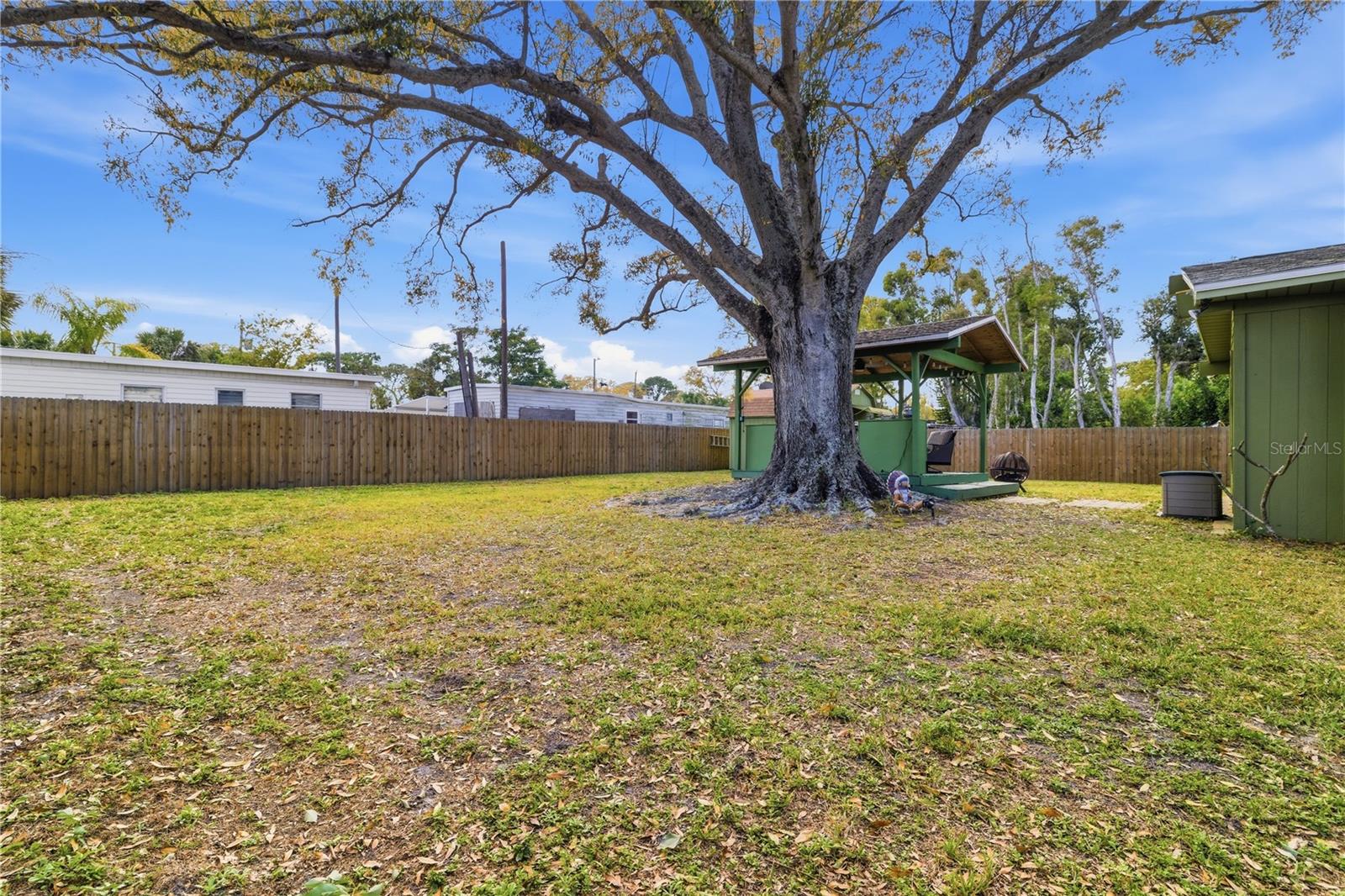 Image 32 of 37 For 10776 124th Avenue N