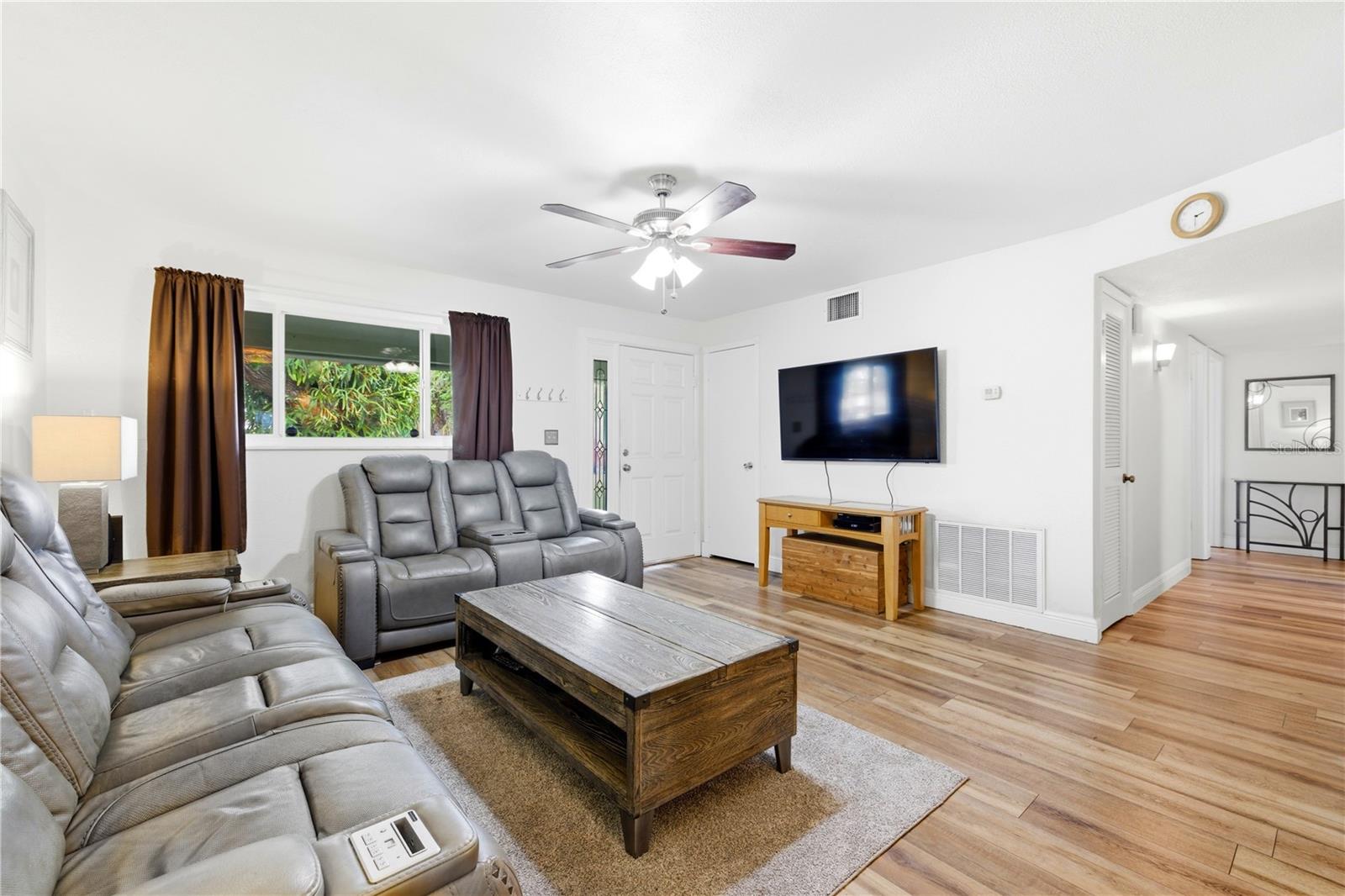 Image 5 of 37 For 10776 124th Avenue N