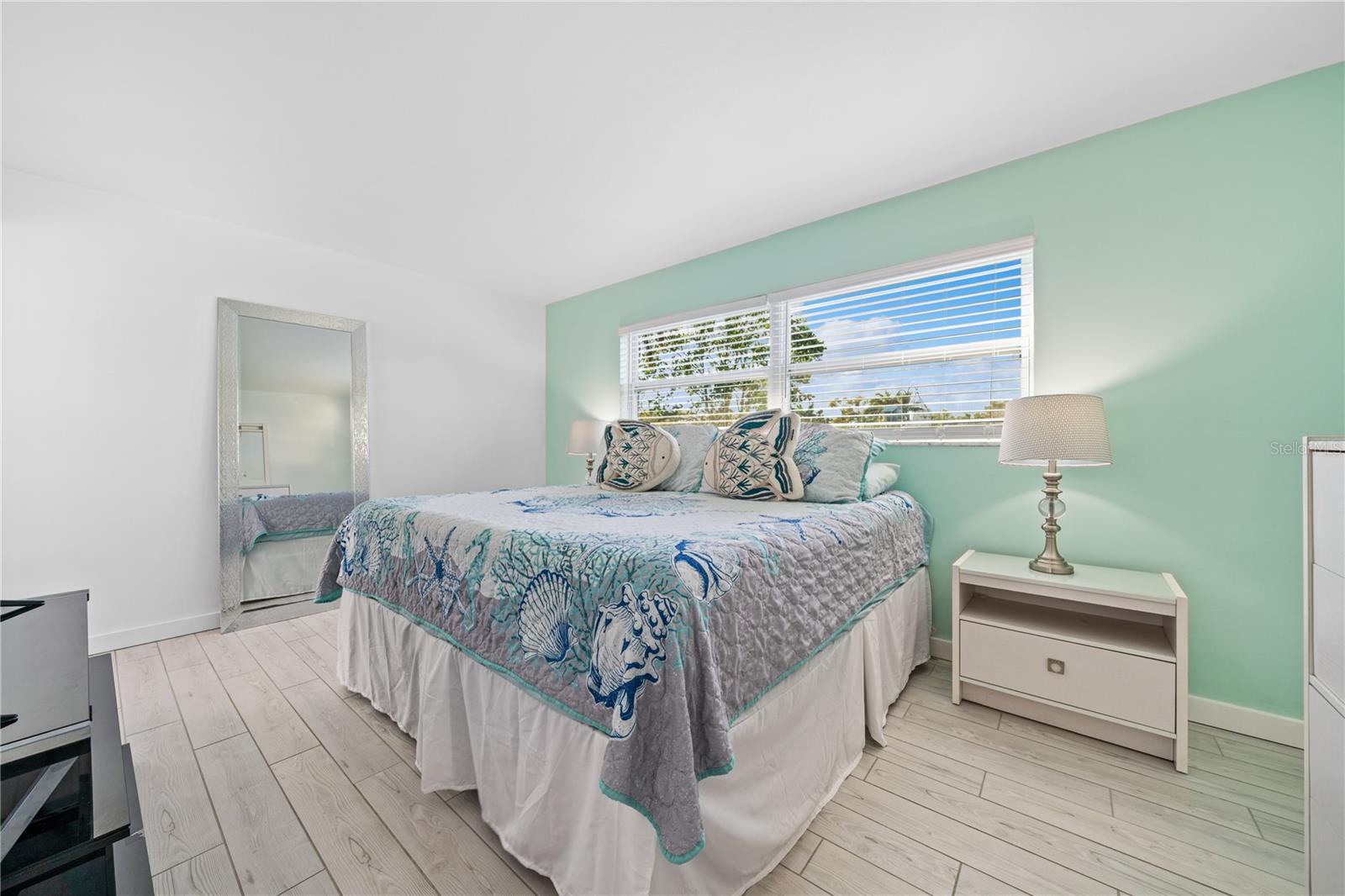 Image 13 of 69 For 632 Shore Drive