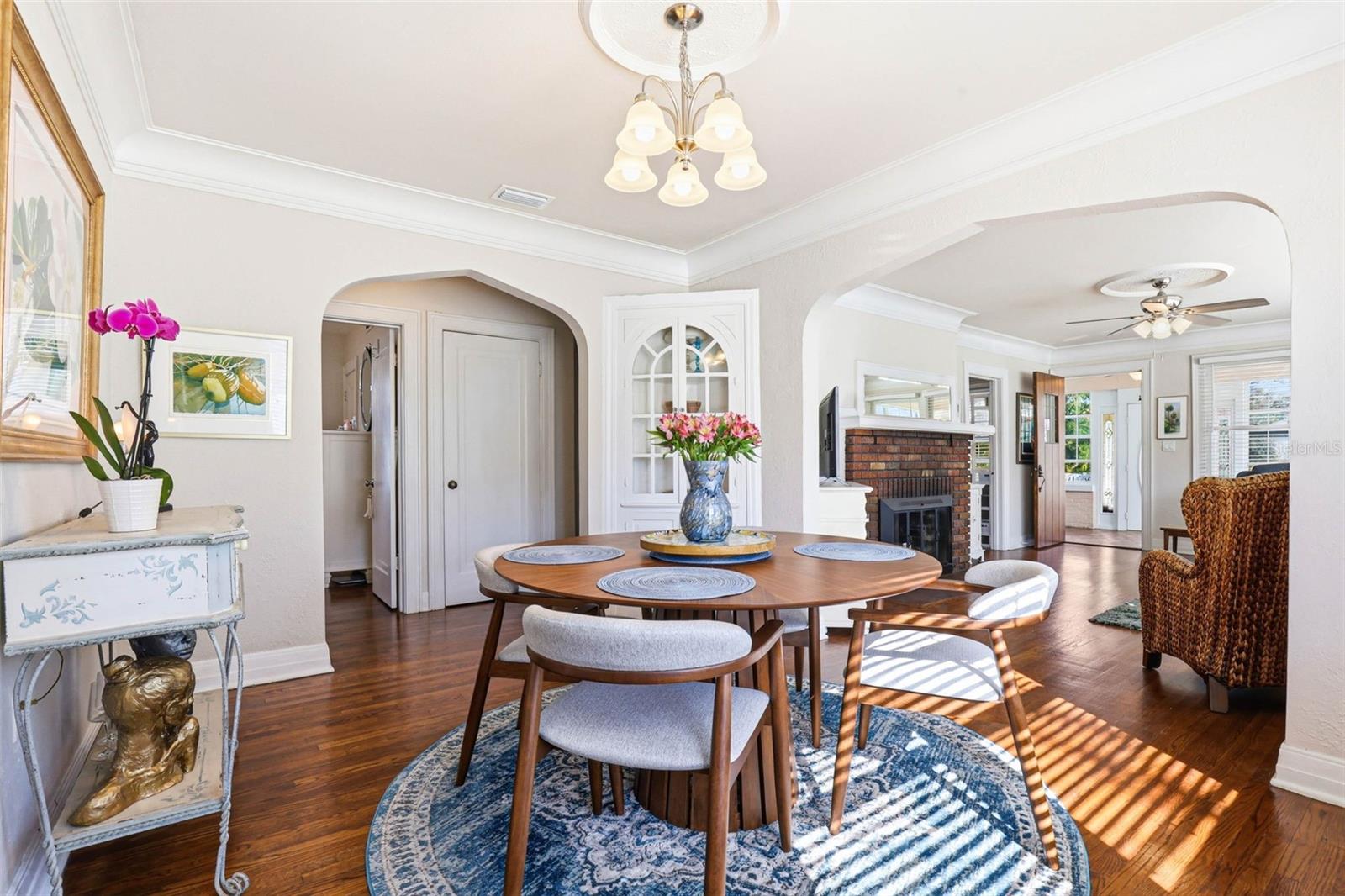 Image 18 of 69 For 210 15th Avenue N