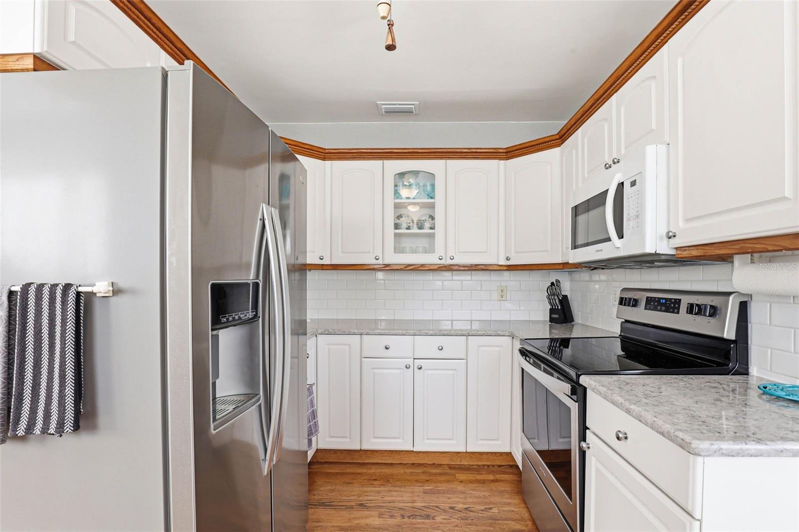 Image 21 of 69 For 210 15th Avenue N