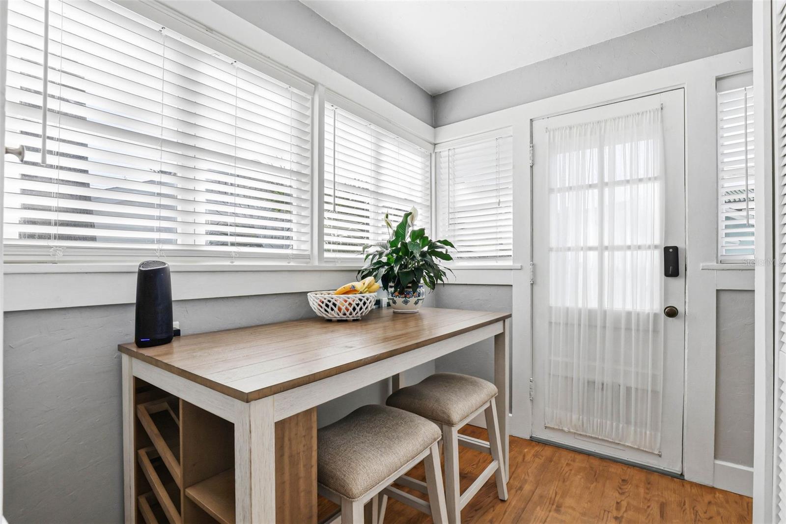 Image 27 of 69 For 210 15th Avenue N