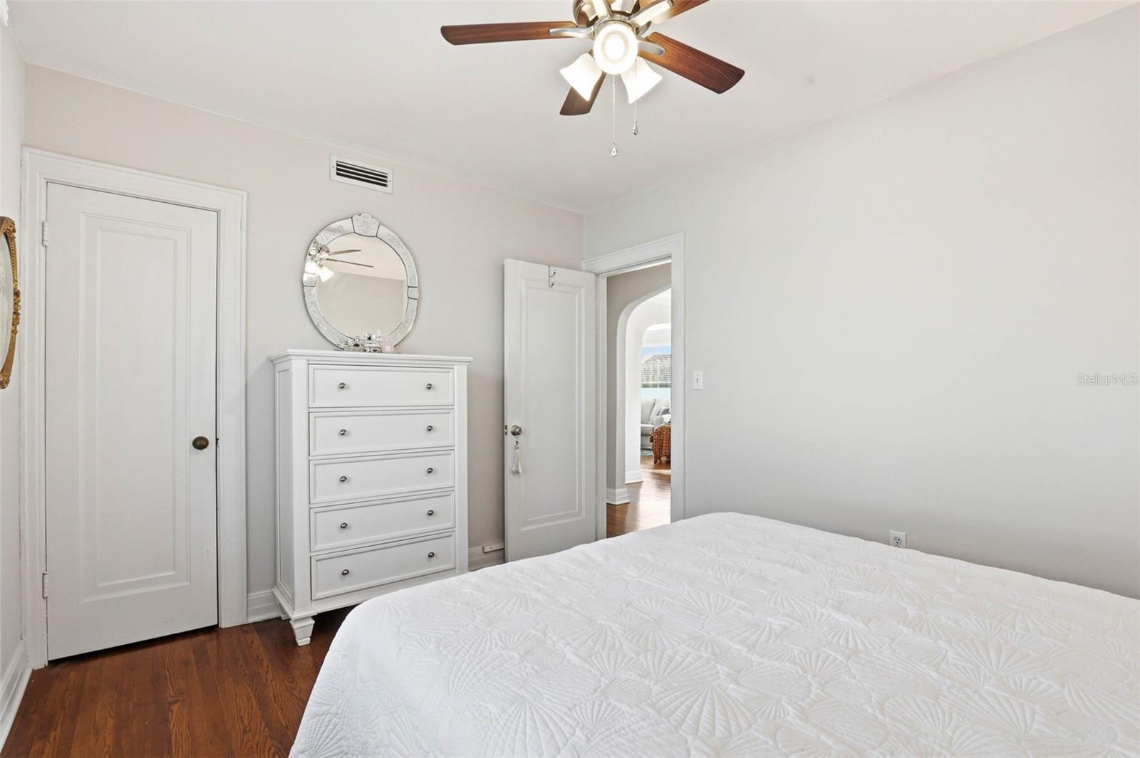 Image 31 of 69 For 210 15th Avenue N