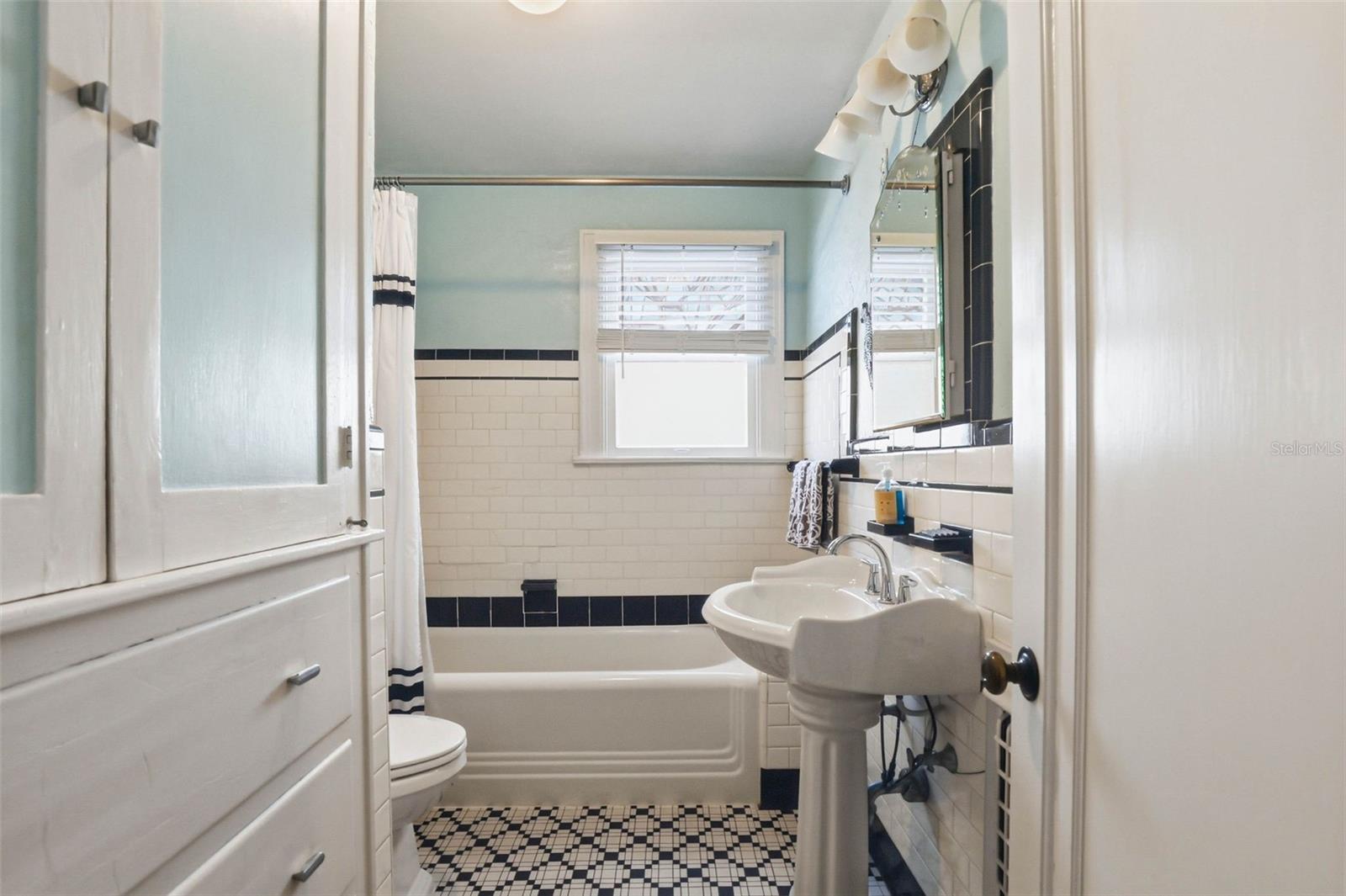 Image 33 of 69 For 210 15th Avenue N