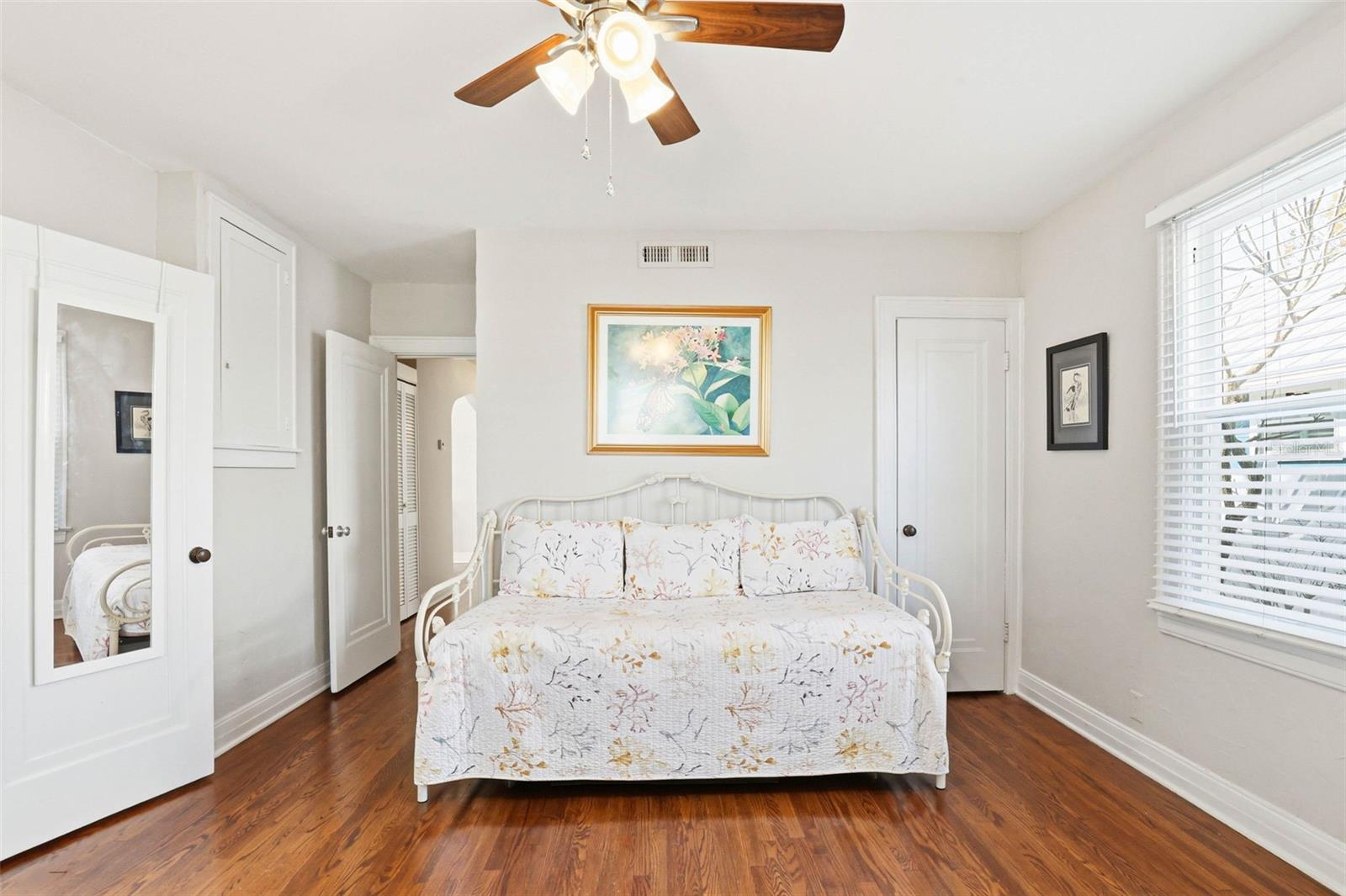 Image 35 of 69 For 210 15th Avenue N