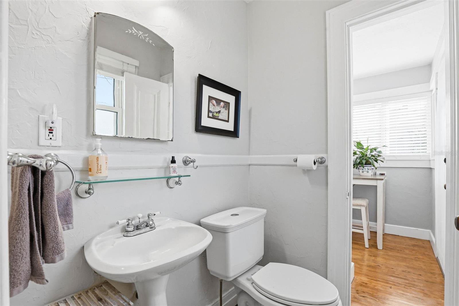 Image 37 of 69 For 210 15th Avenue N