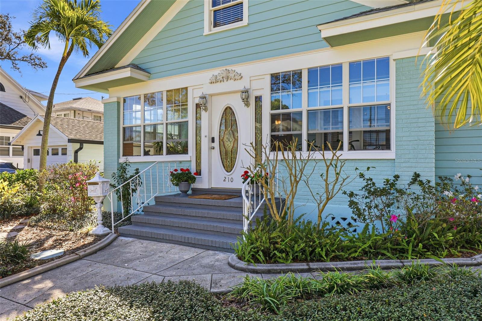 Image 52 of 69 For 210 15th Avenue N