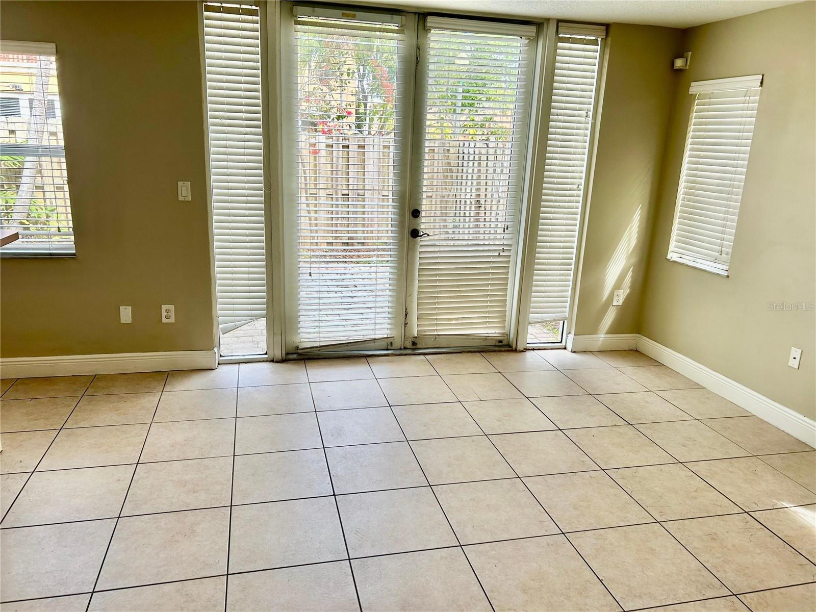 Image 5 of 26 For 15221 31st Lane