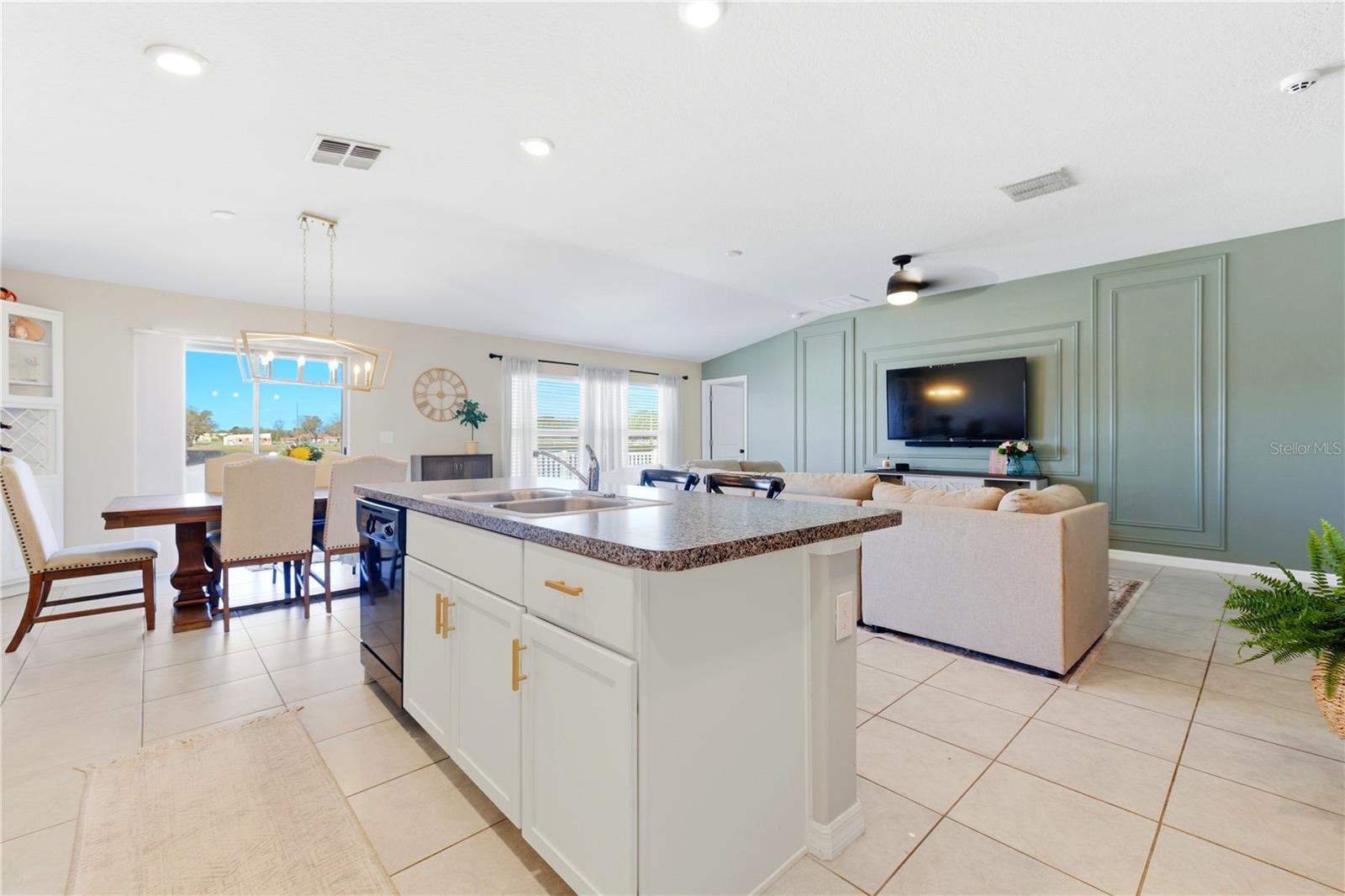 Image 16 of 51 For 3613 Romano Busciglio Street