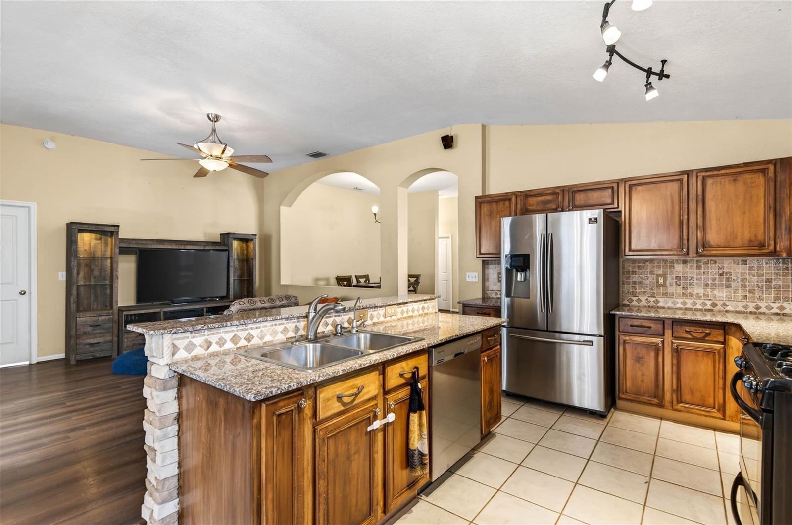 Image 20 of 59 For 29454 Crossland Drive