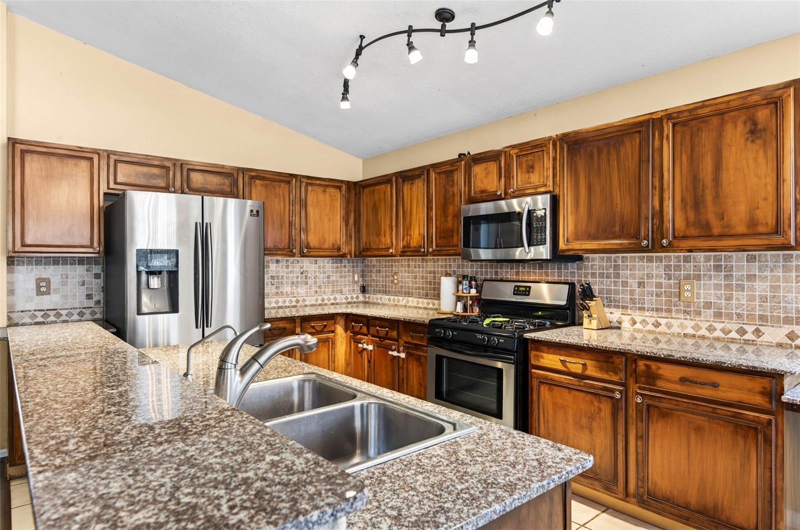 Image 21 of 59 For 29454 Crossland Drive