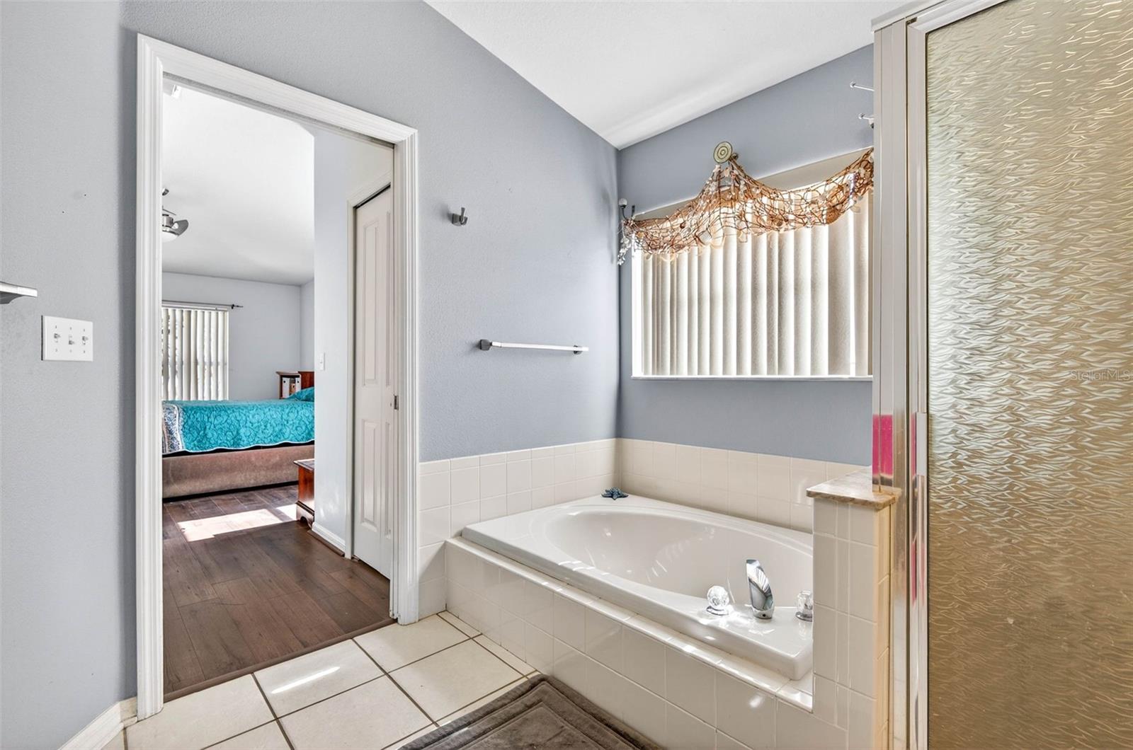 Image 38 of 59 For 29454 Crossland Drive