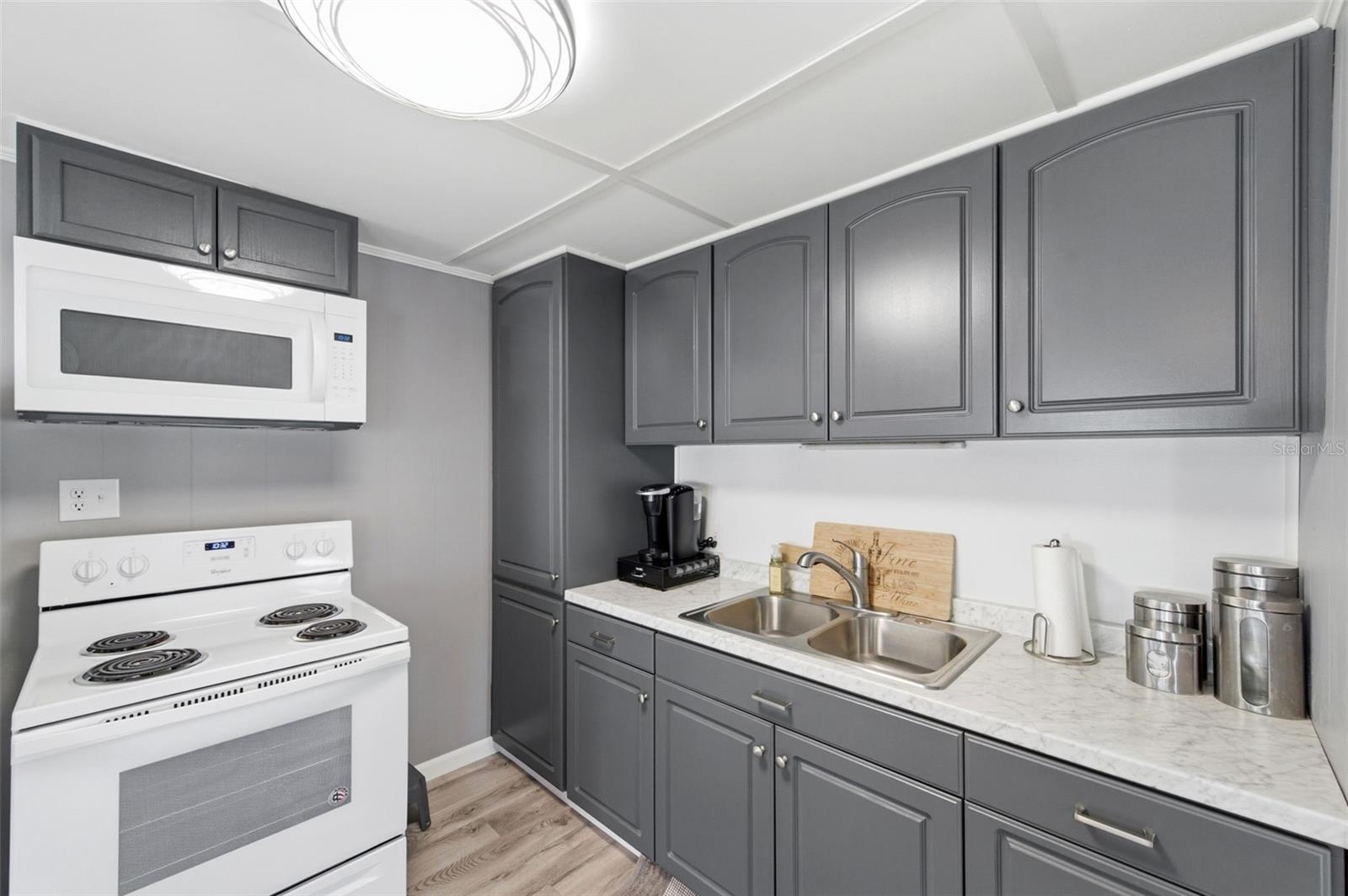 Image 20 of 41 For 7803 46th Avenue N 90