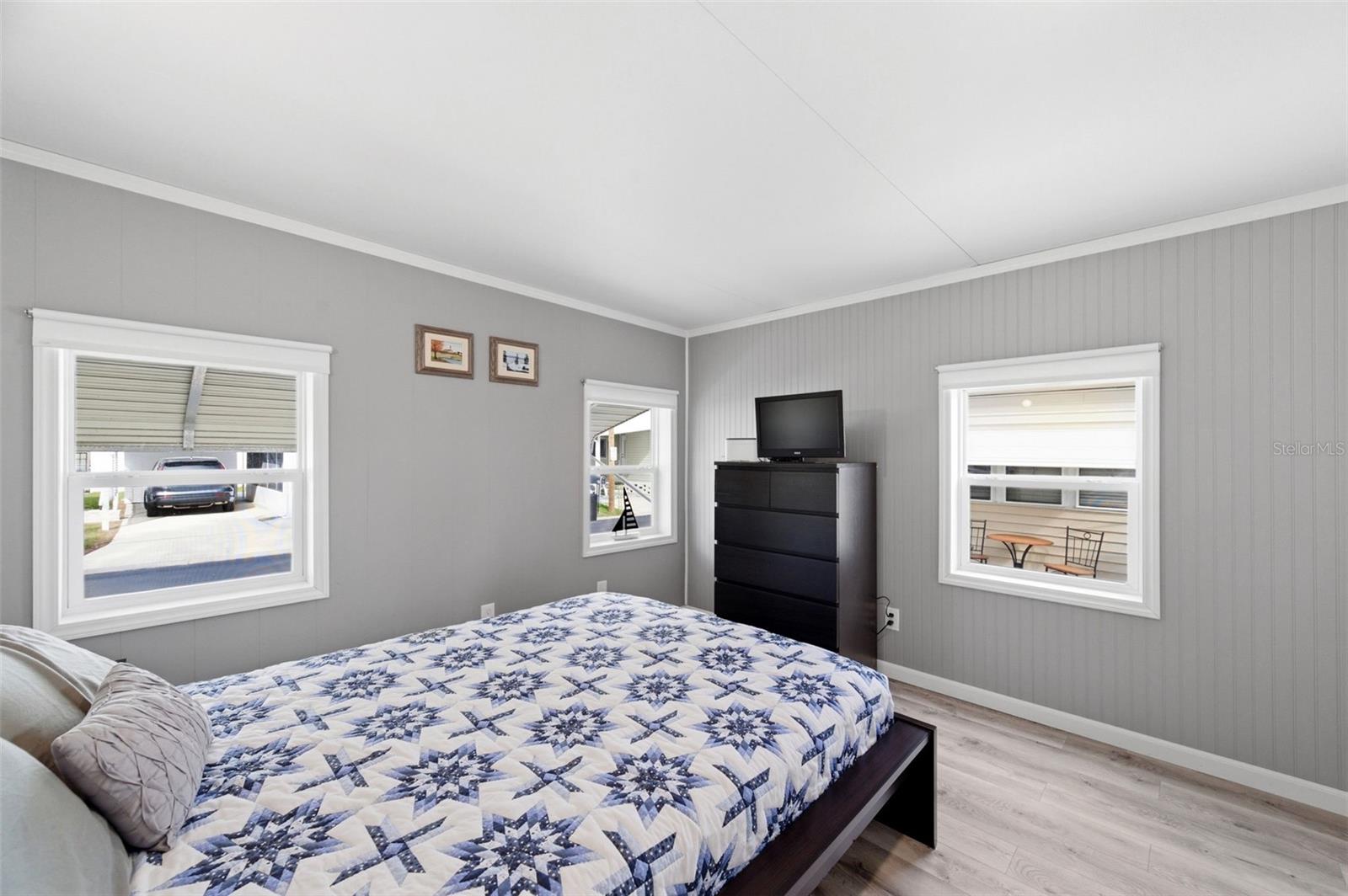 Image 23 of 41 For 7803 46th Avenue N 90