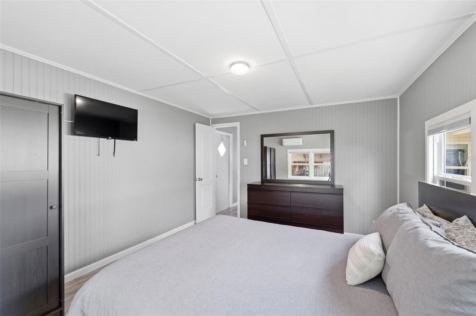 Image 26 of 41 For 7803 46th Avenue N 90