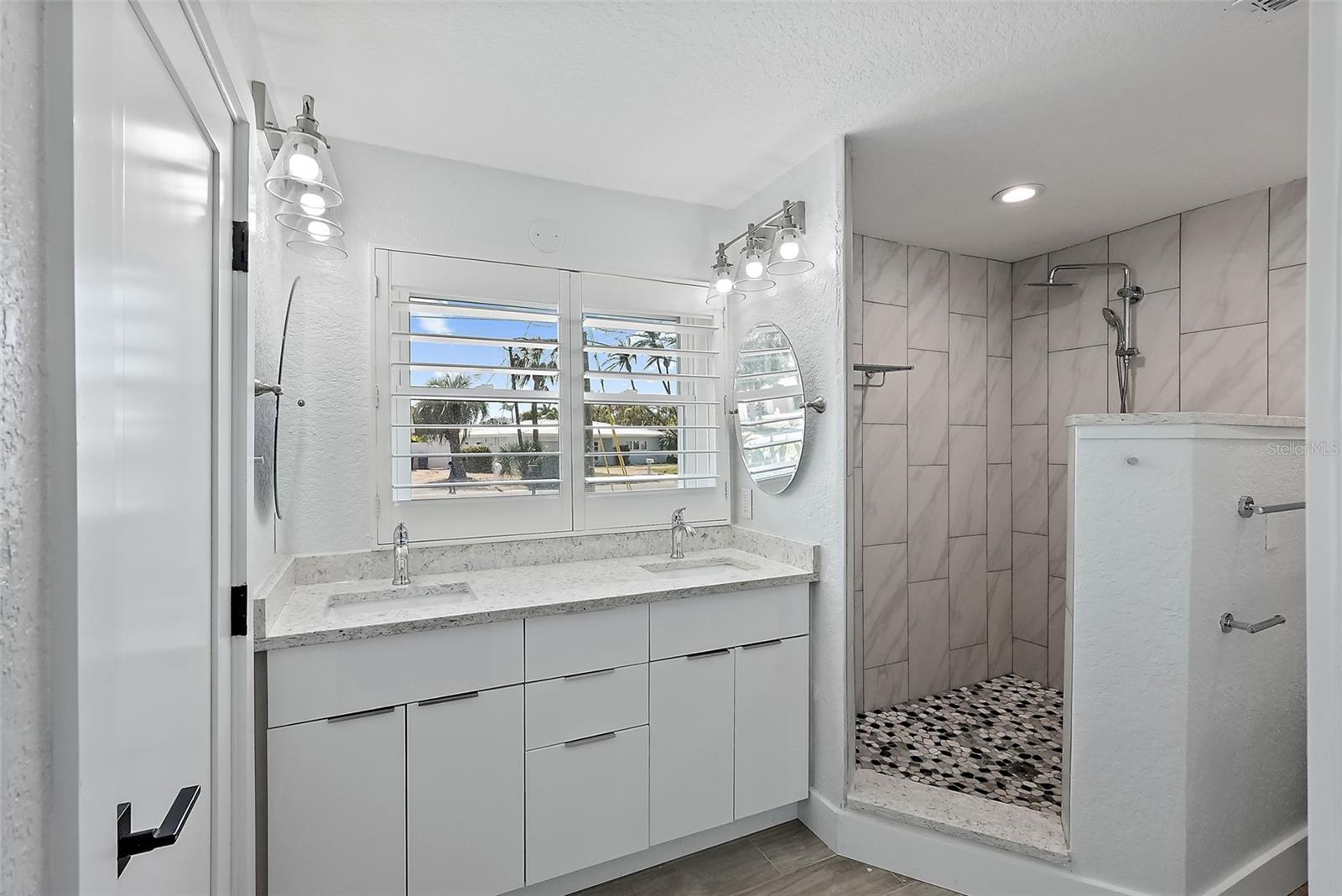 Image 18 of 41 For 3755 Belle Vista Drive E