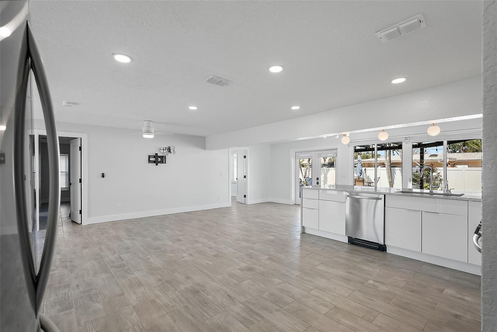 Image 8 of 41 For 3755 Belle Vista Drive E