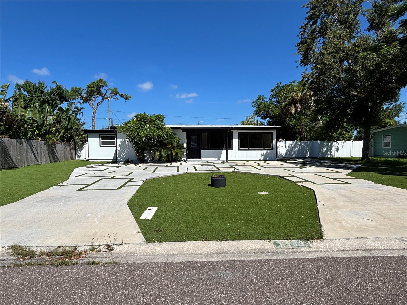 Image 21 of 29 For 3983 Marlin Drive Se