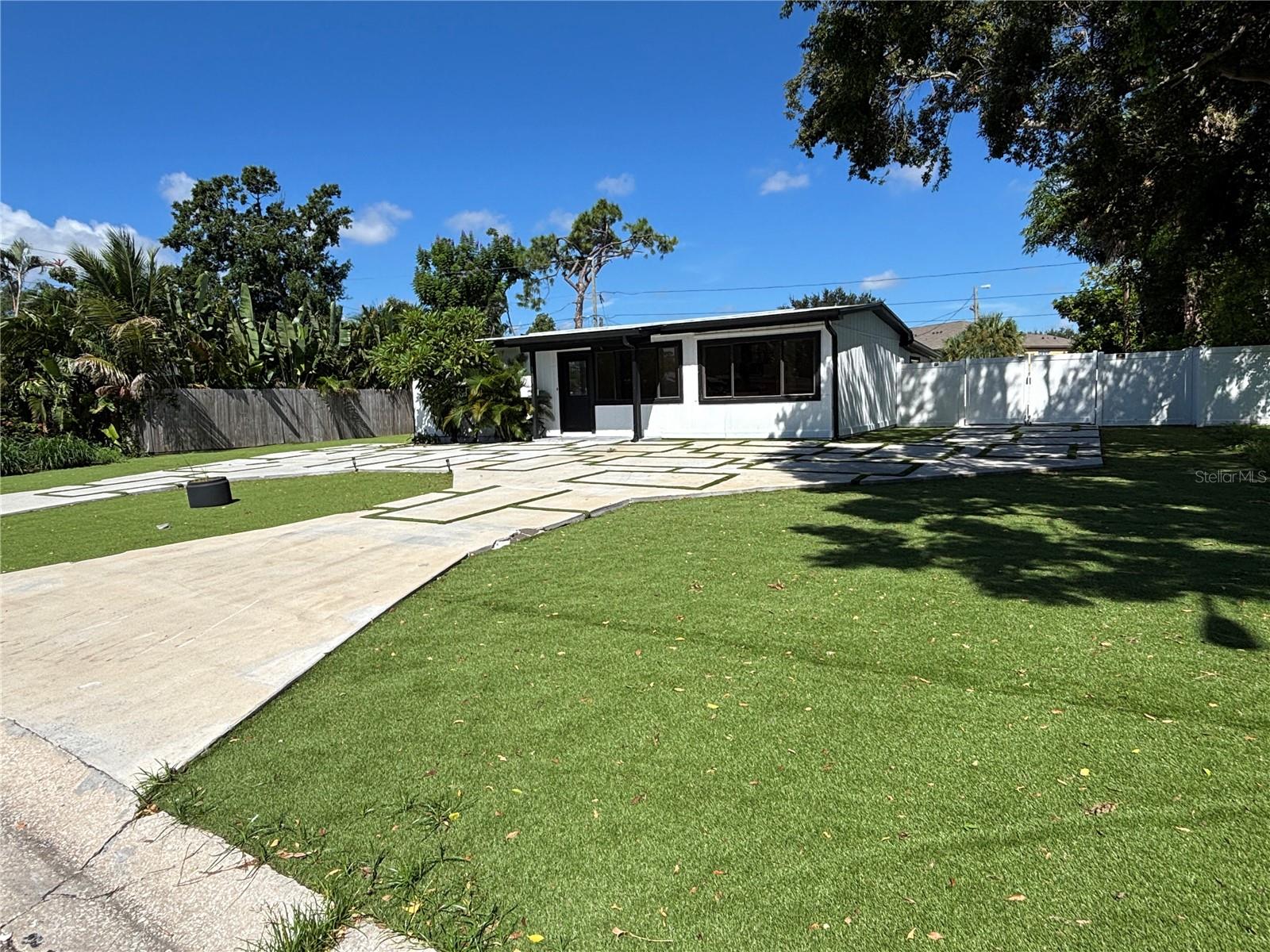 Image 23 of 29 For 3983 Marlin Drive Se