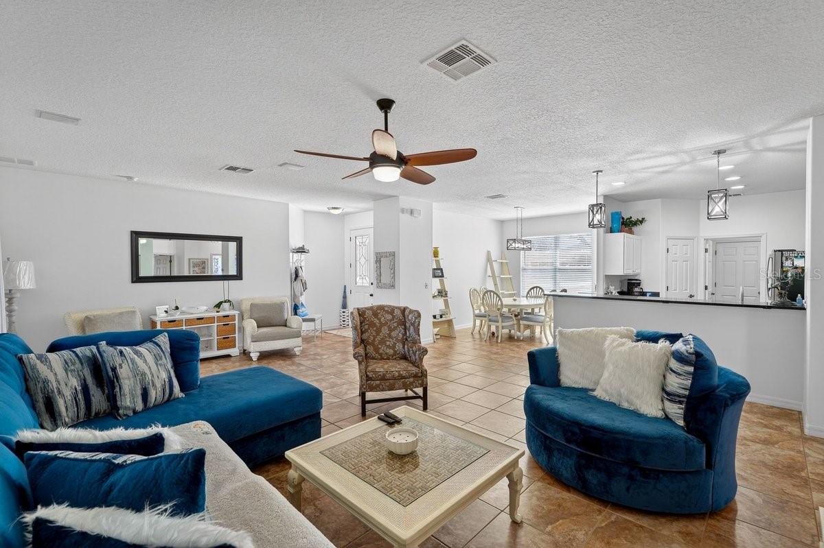 Image 11 of 59 For 1613 Town Park Drive